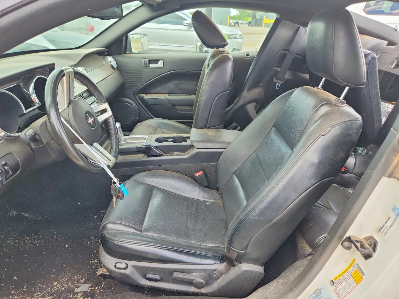 2007 Ford Mustang White vin: 1ZVHT80N275247535