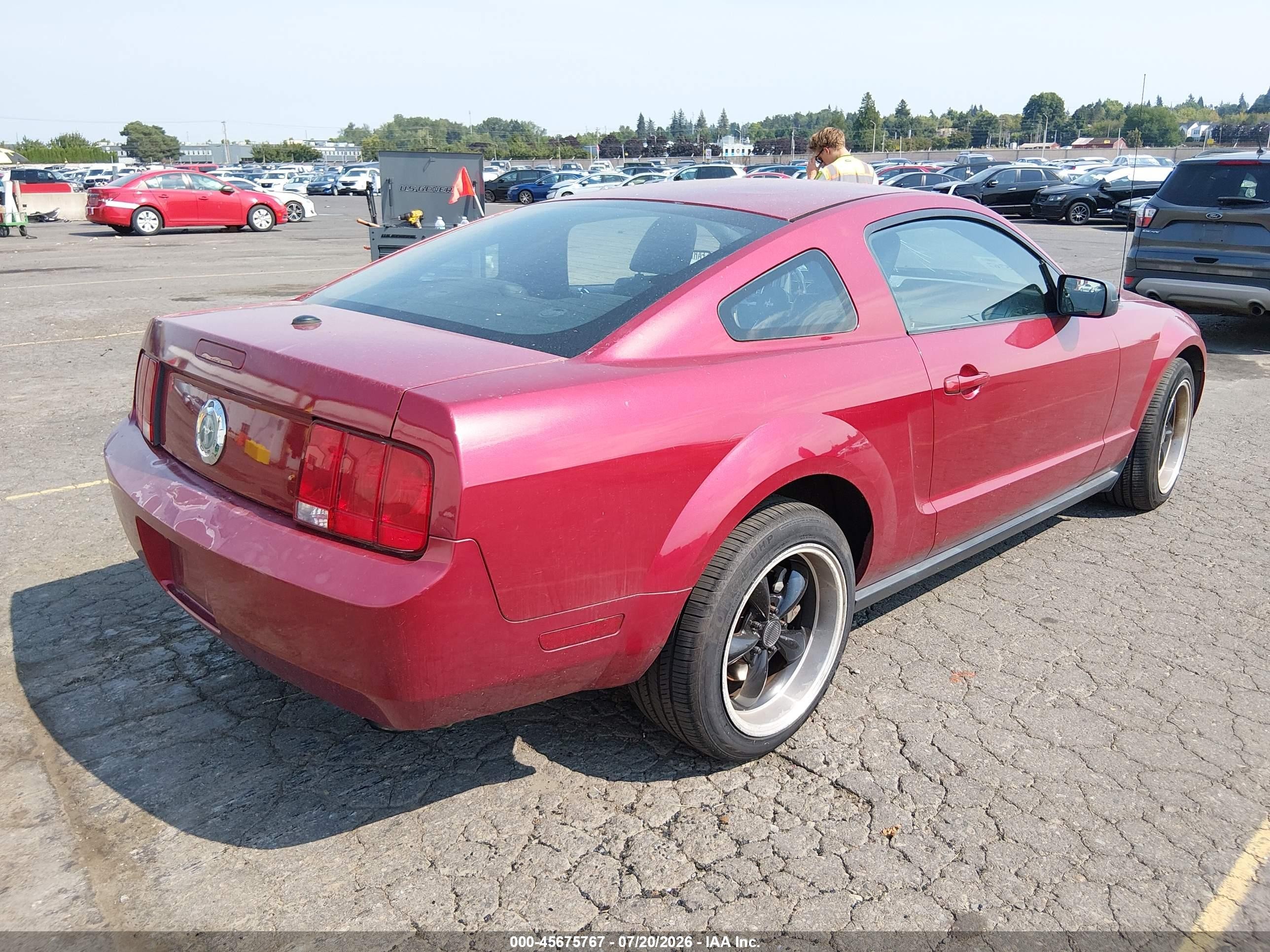 2007 Ford Mustang V6 Deluxe/v6 Premium Red vin: 1ZVHT80N275278526