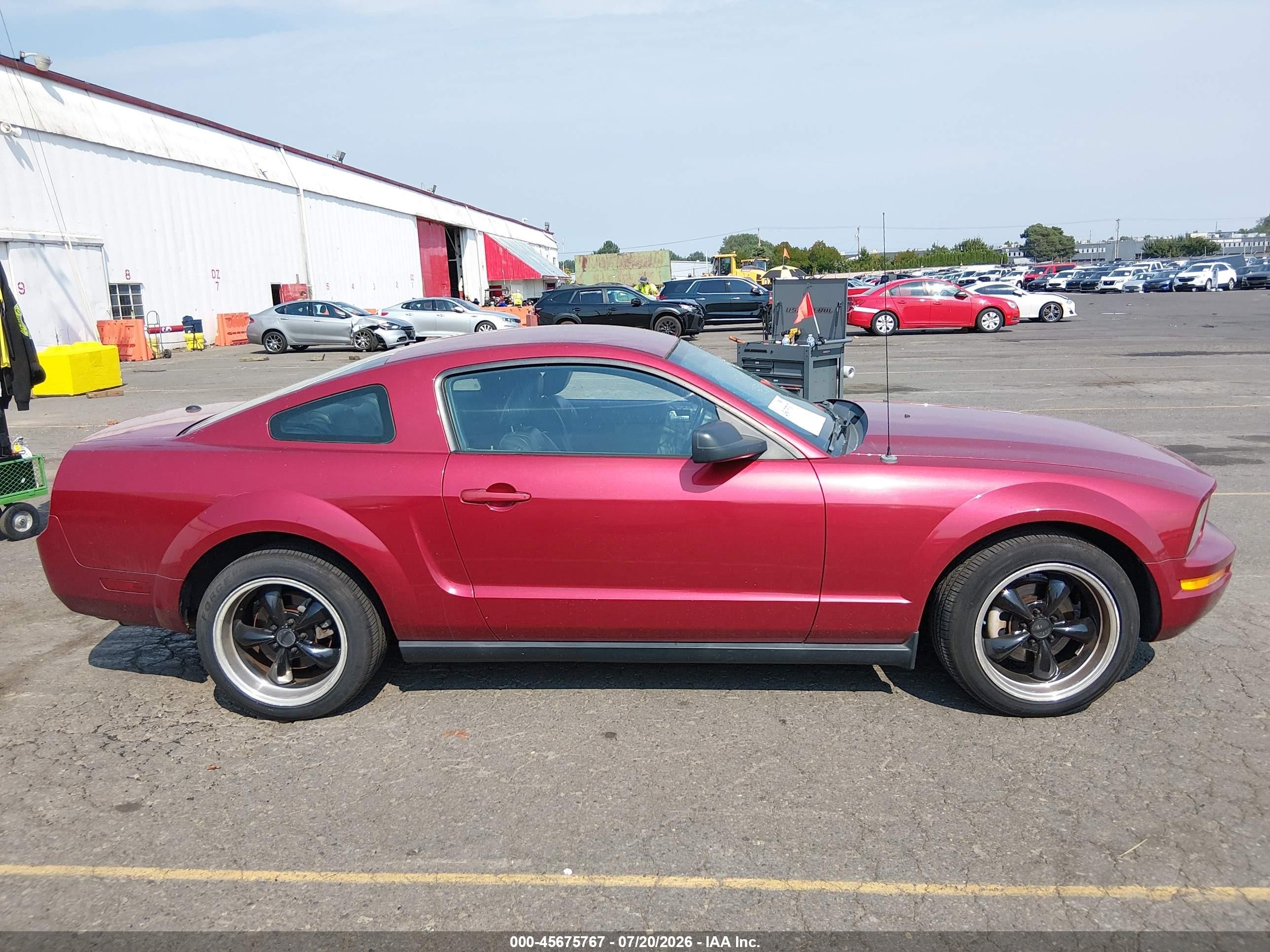 2007 Ford Mustang V6 Deluxe/v6 Premium Red vin: 1ZVHT80N275278526