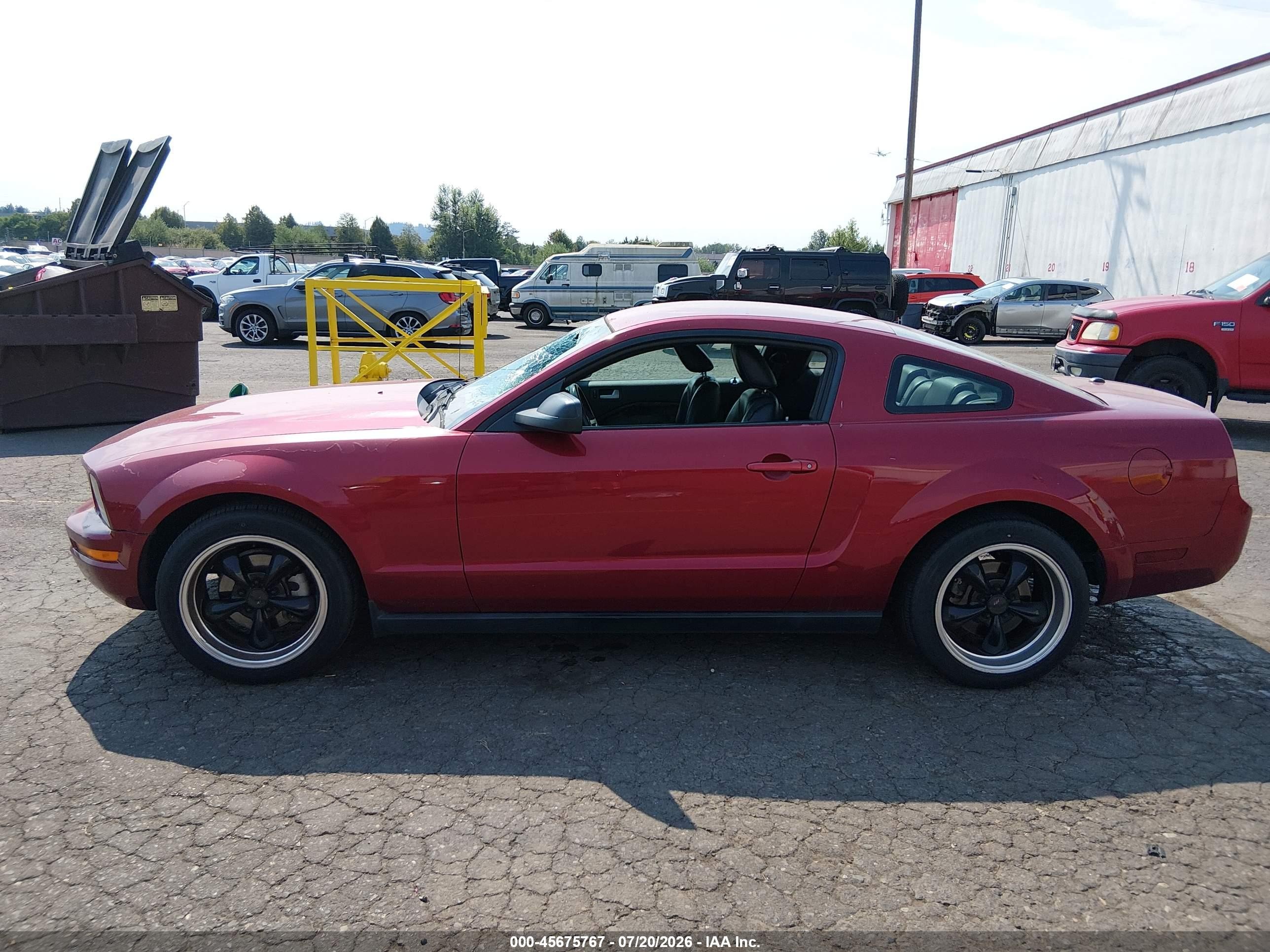 2007 Ford Mustang V6 Deluxe/v6 Premium Red vin: 1ZVHT80N275278526