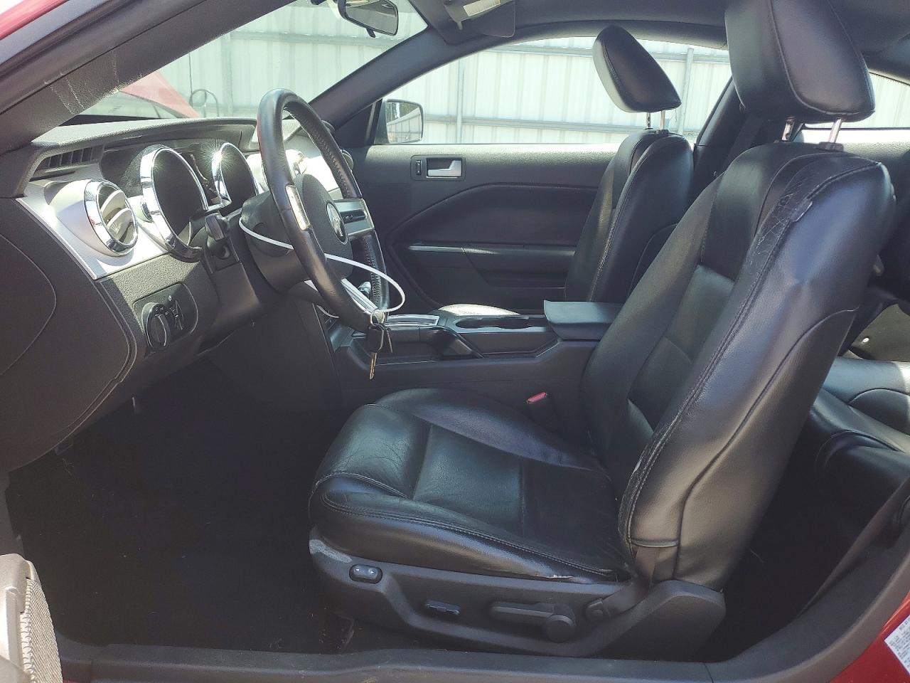 2007 Ford Mustang Burgundy vin: 1ZVHT80N275282771