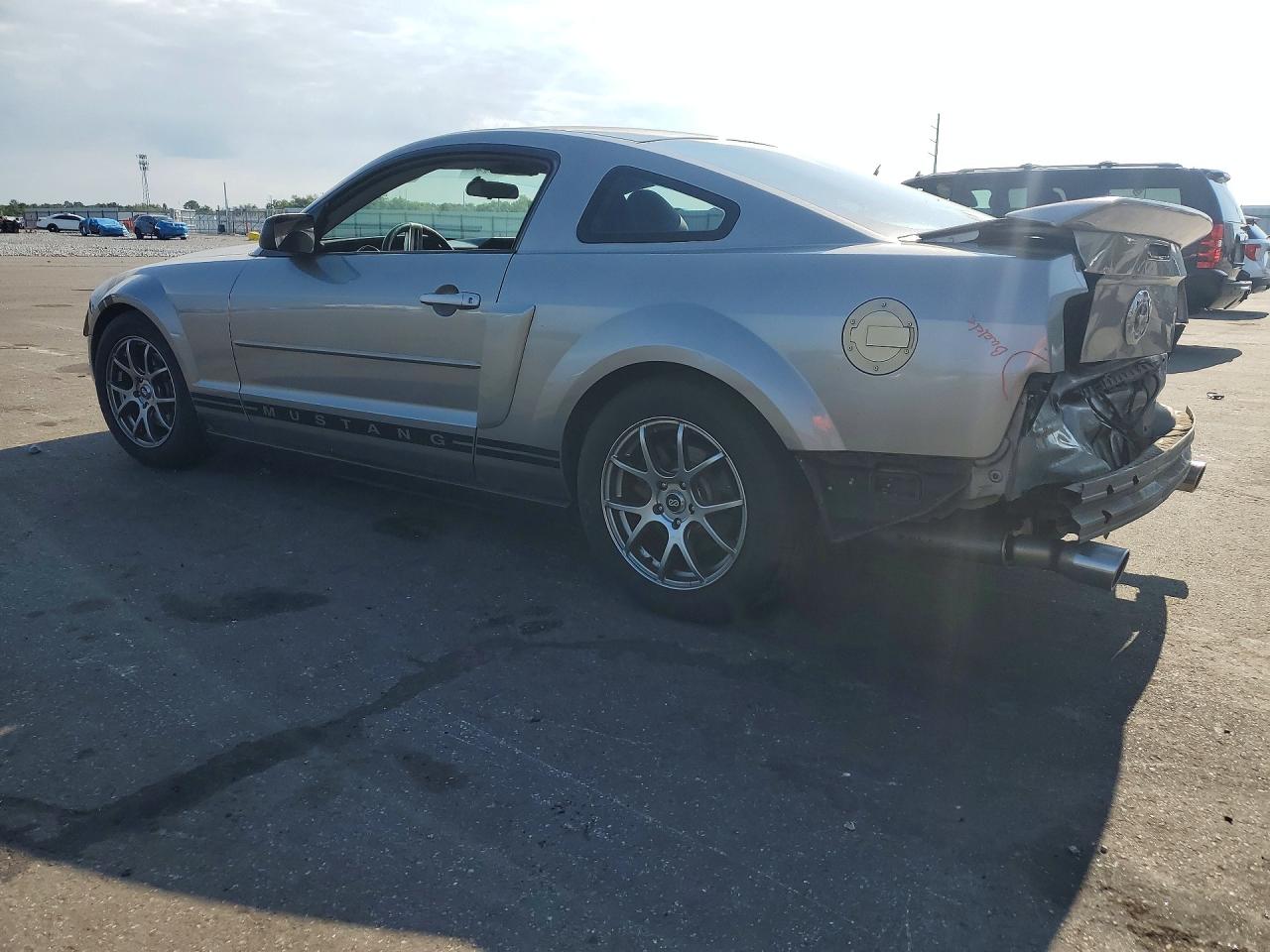 2008 Ford Mustang Silver vin: 1ZVHT80N285207344