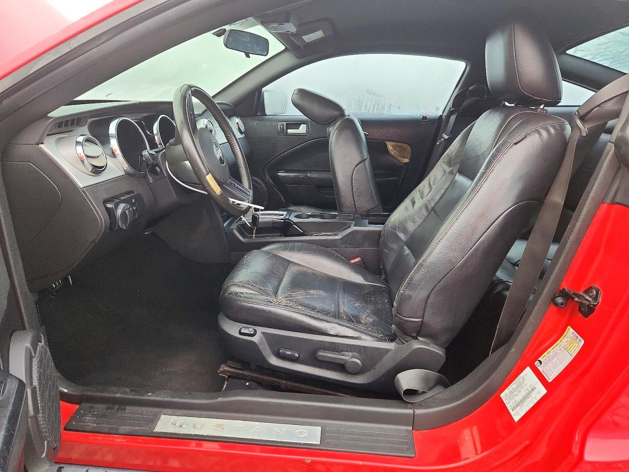 2009 Ford Mustang Red vin: 1ZVHT80N295109643