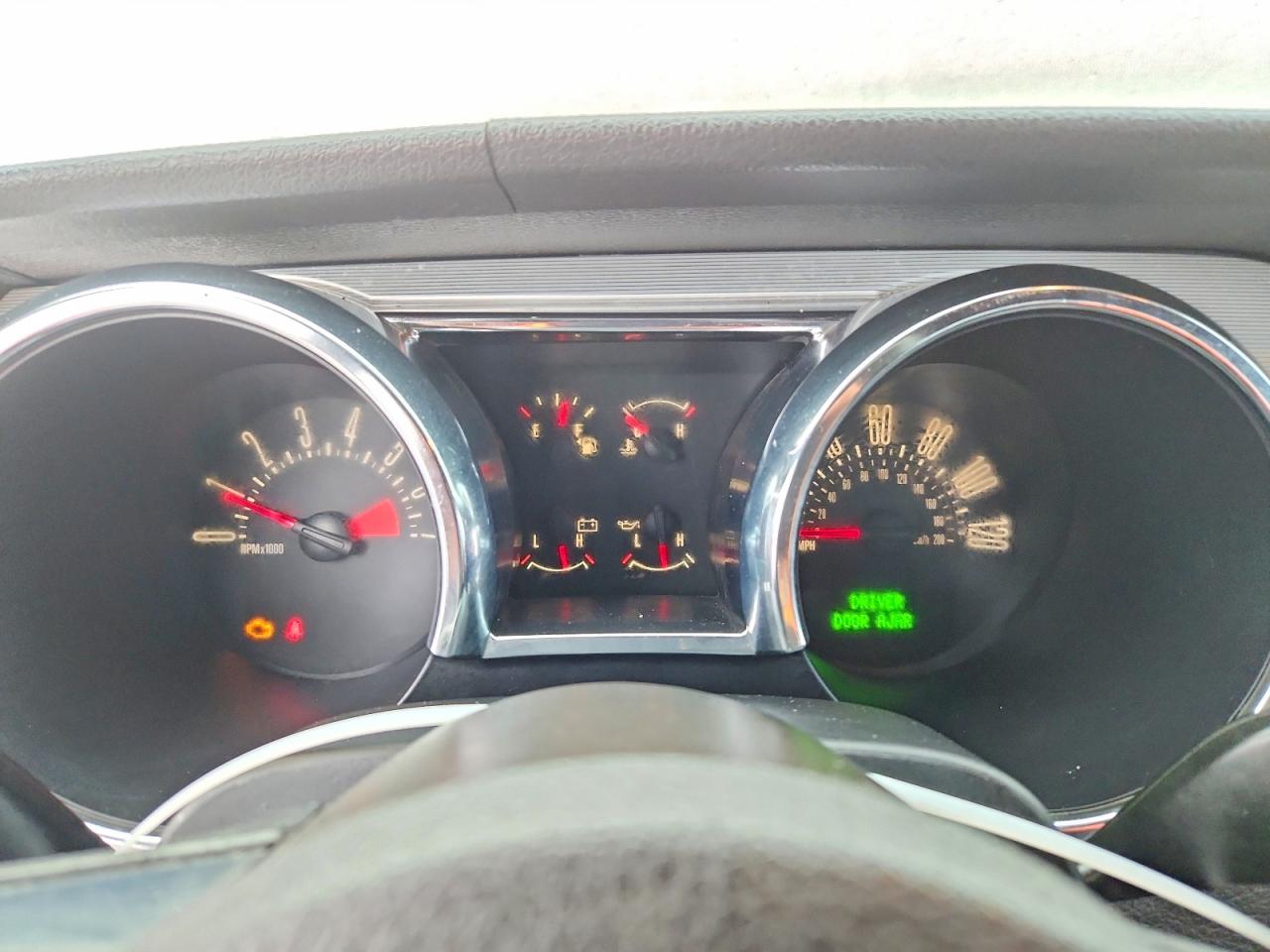2009 Ford Mustang Red vin: 1ZVHT80N295109643