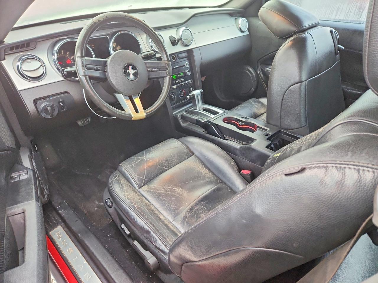 2009 Ford Mustang Red vin: 1ZVHT80N295109643