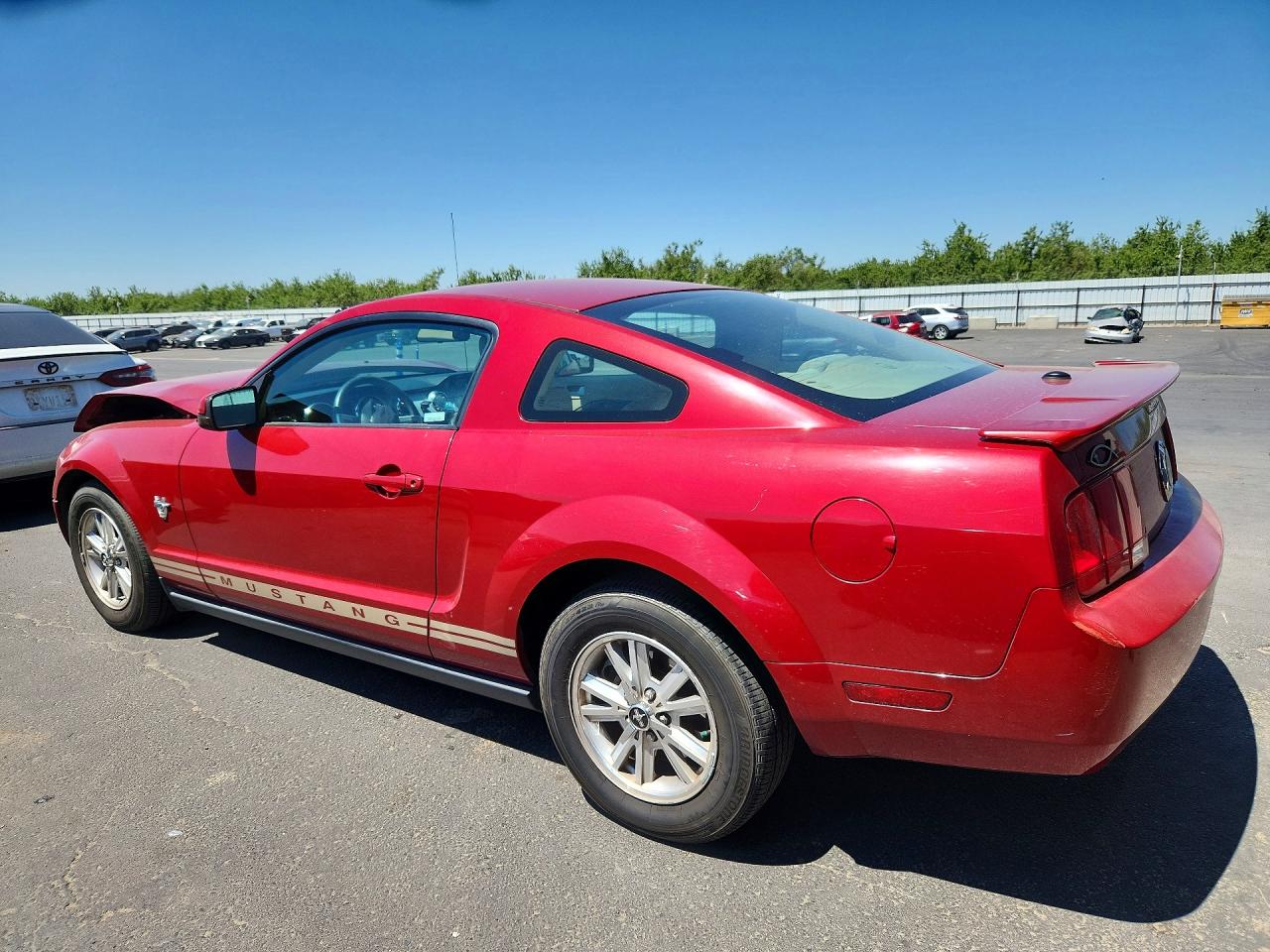 2009 Ford Mustang Красный vin: 1ZVHT80N295140469