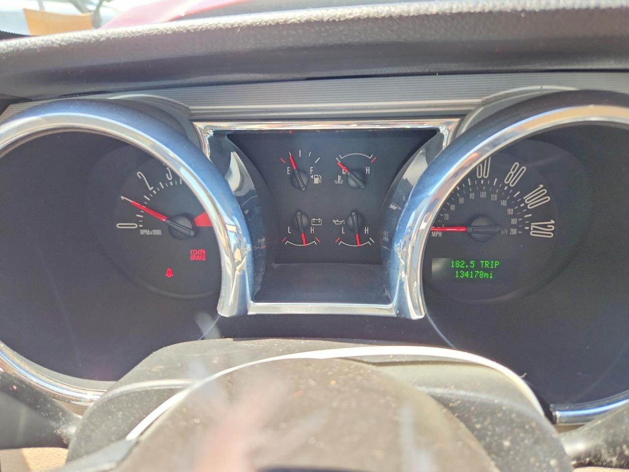 2009 Ford Mustang Красный vin: 1ZVHT80N295140469