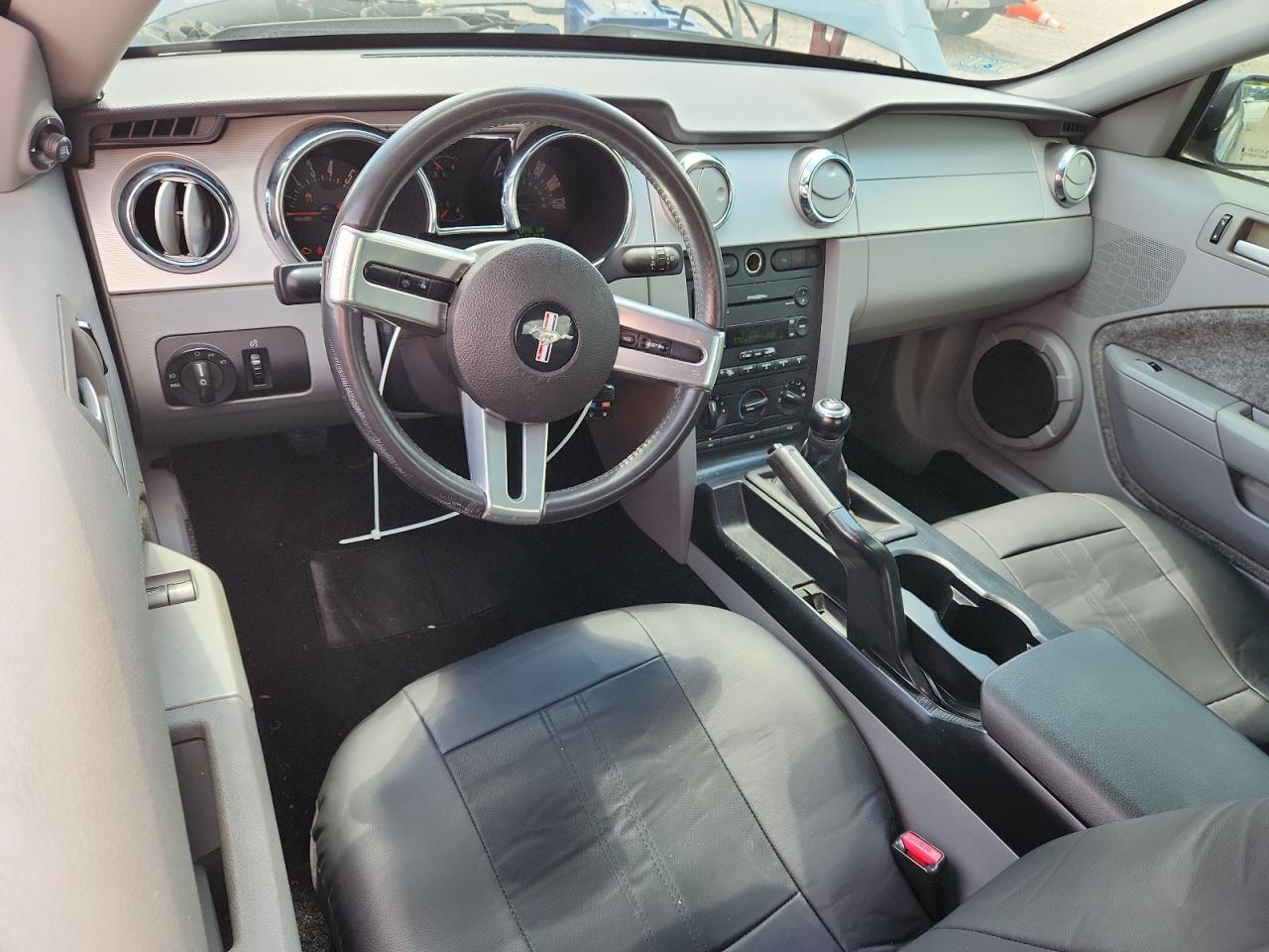 2006 Ford Mustang Серебряный vin: 1ZVHT80N365145188