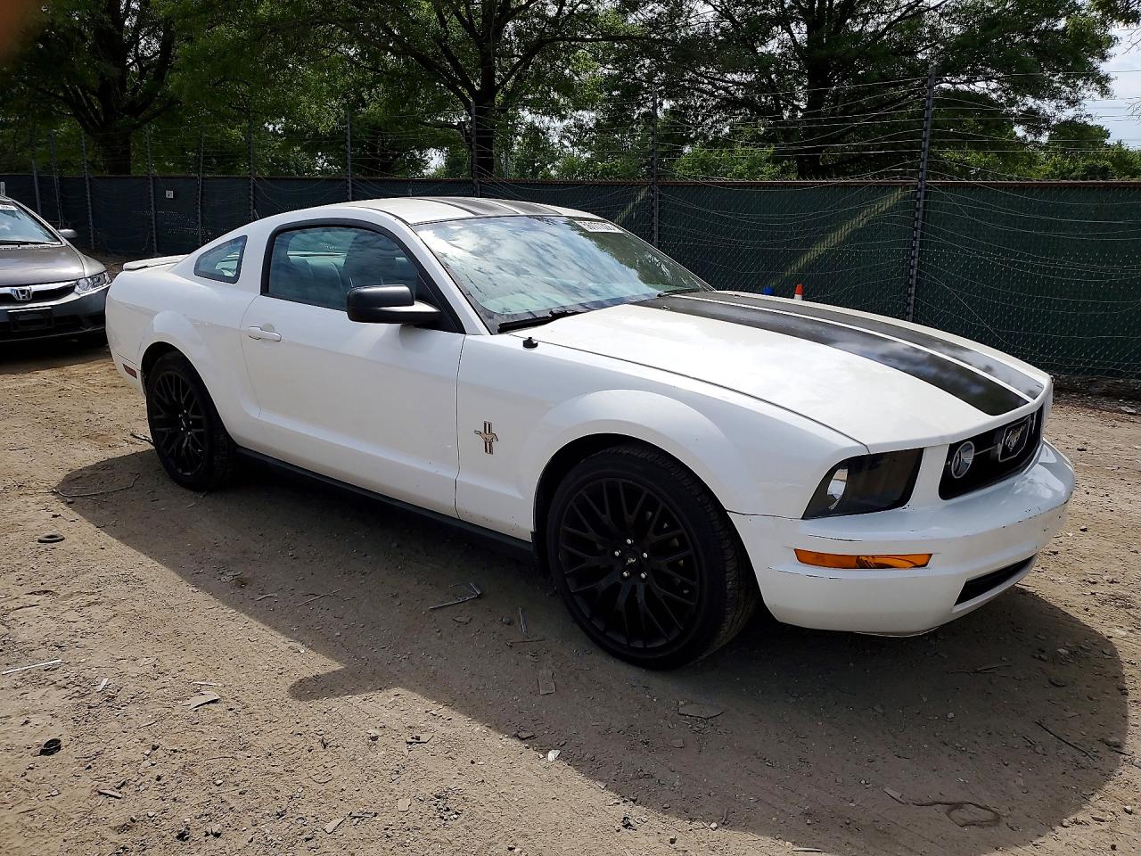 2008 Ford Mustang White vin: 1ZVHT80N385186049