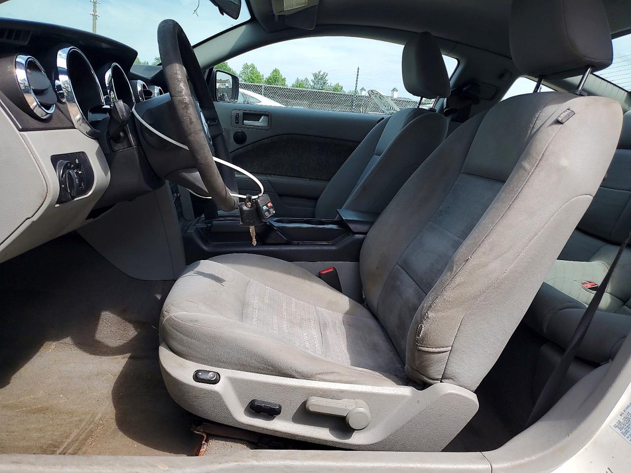 2008 Ford Mustang White vin: 1ZVHT80N385186049