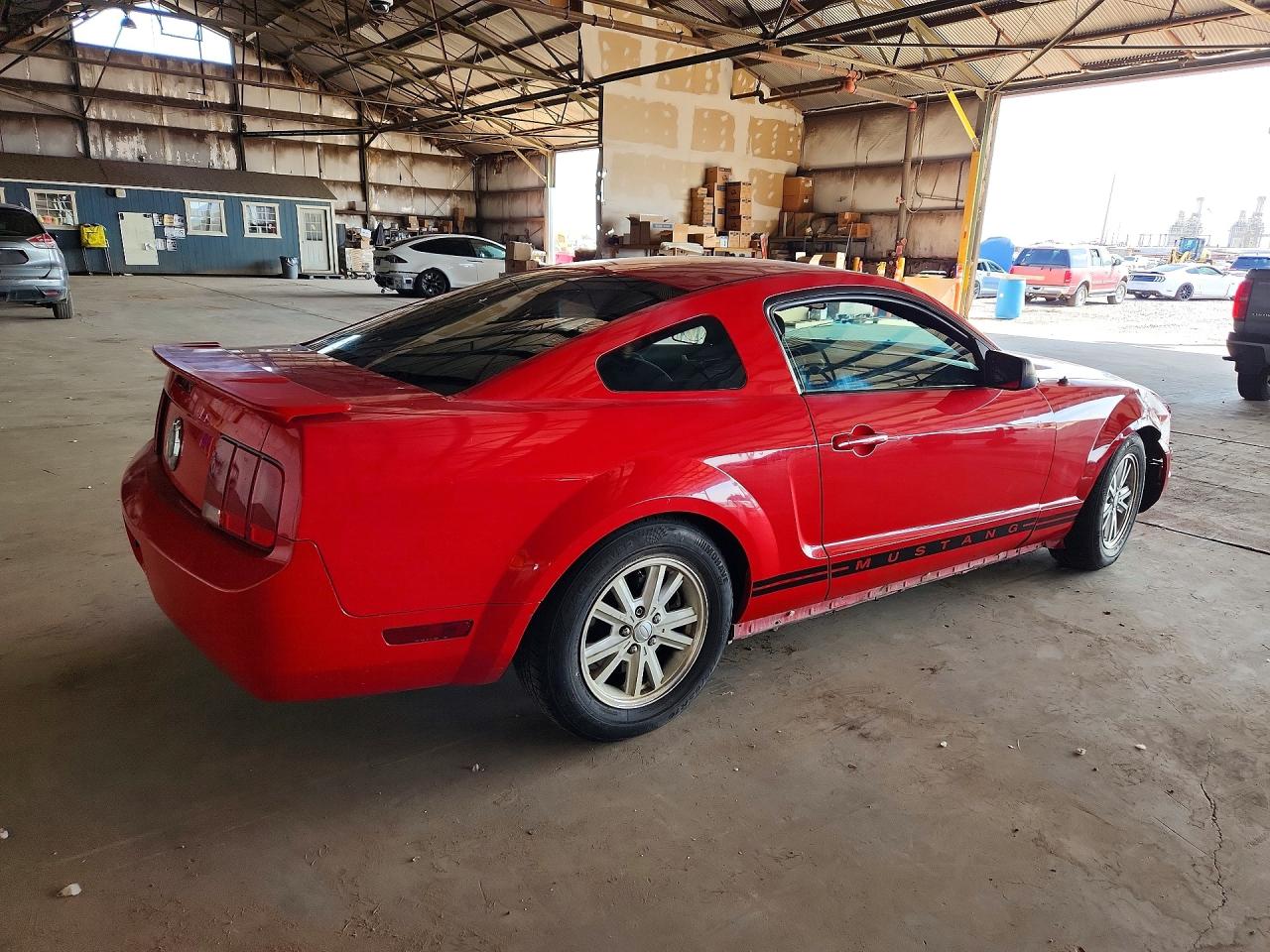 2008 Ford Mustang Red vin: 1ZVHT80N385187671