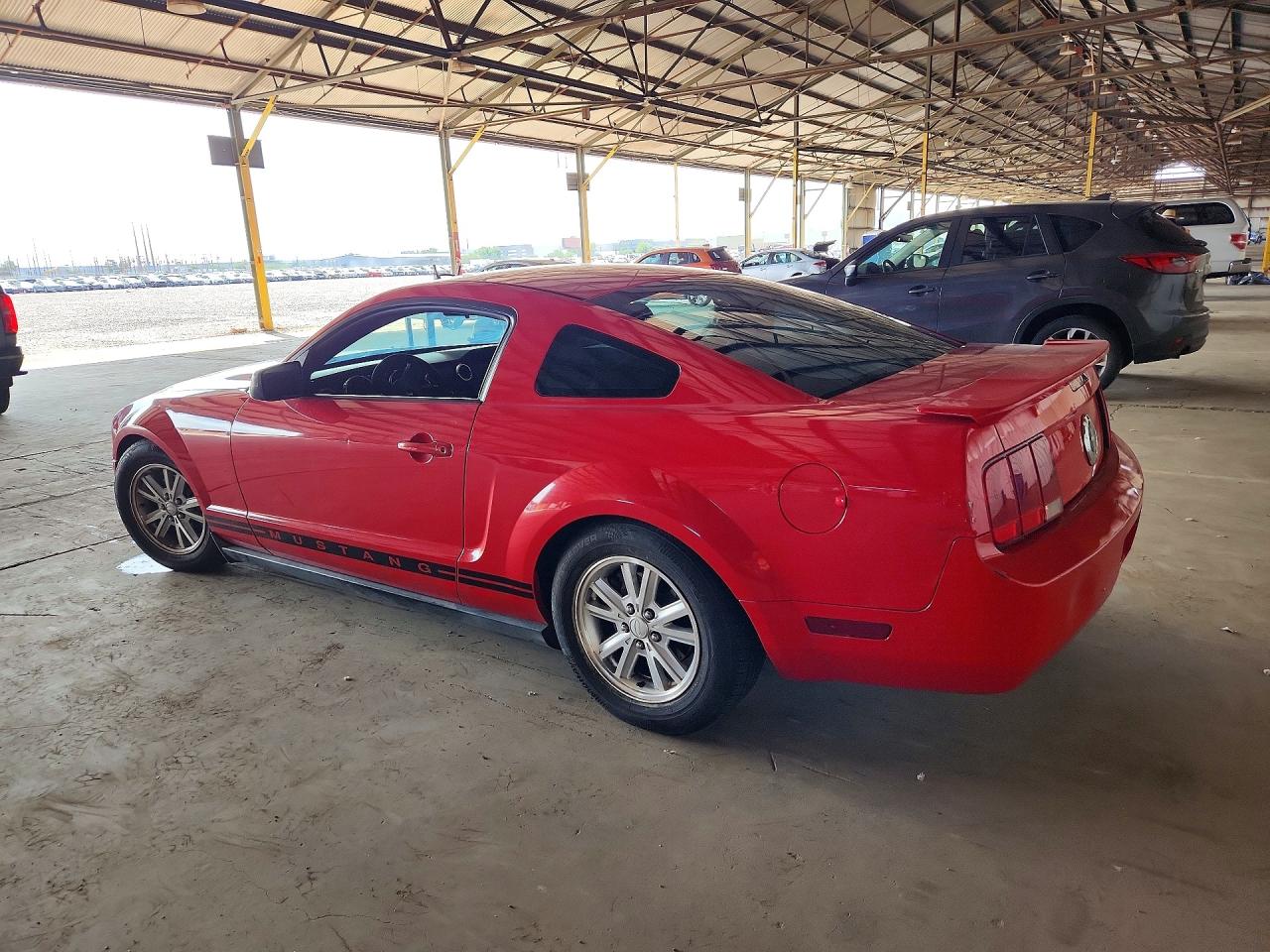2008 Ford Mustang Red vin: 1ZVHT80N385187671