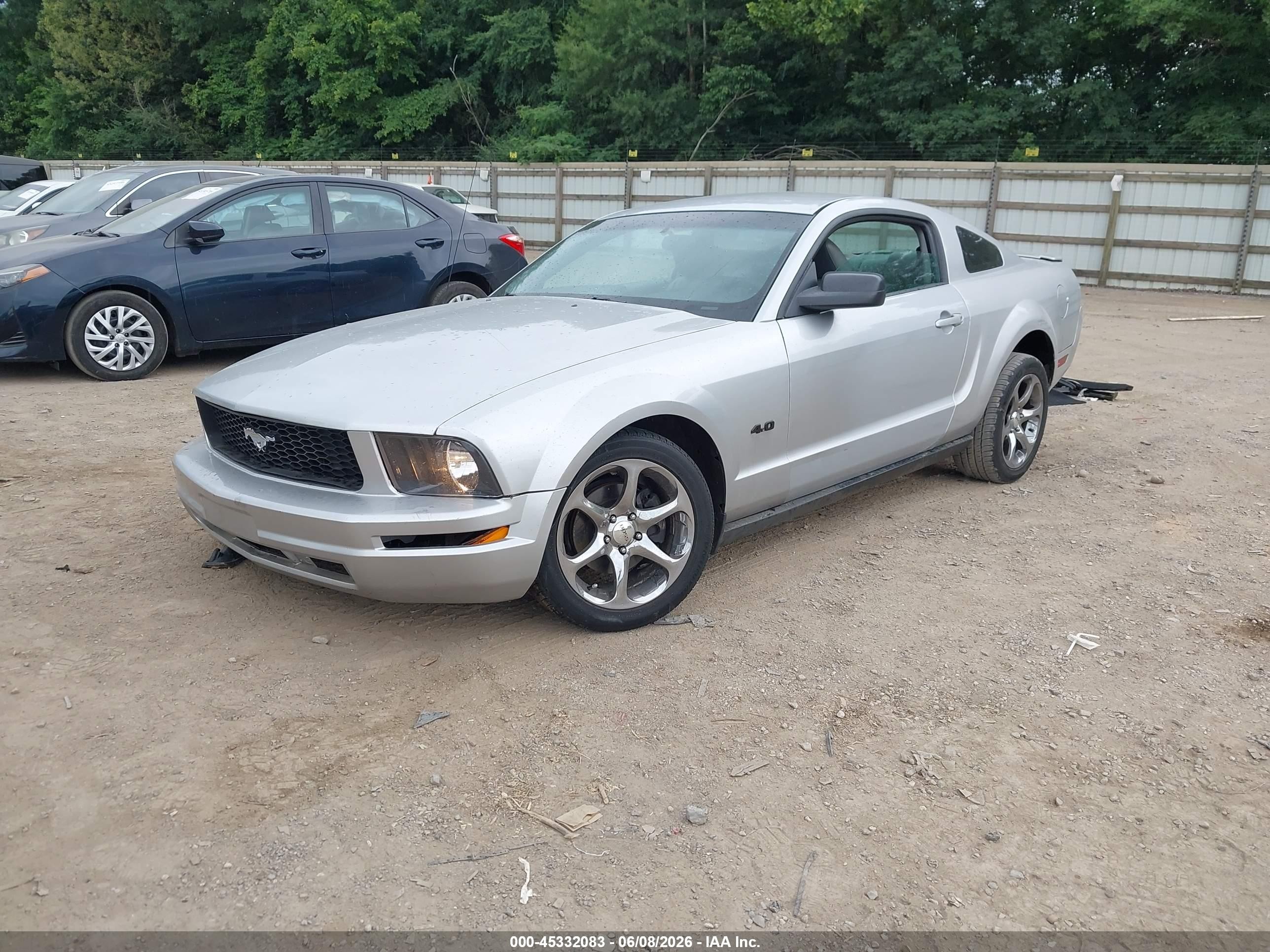 2008 Ford Mustang V6 Deluxe/v6 Premium Silver vin: 1ZVHT80N385208339