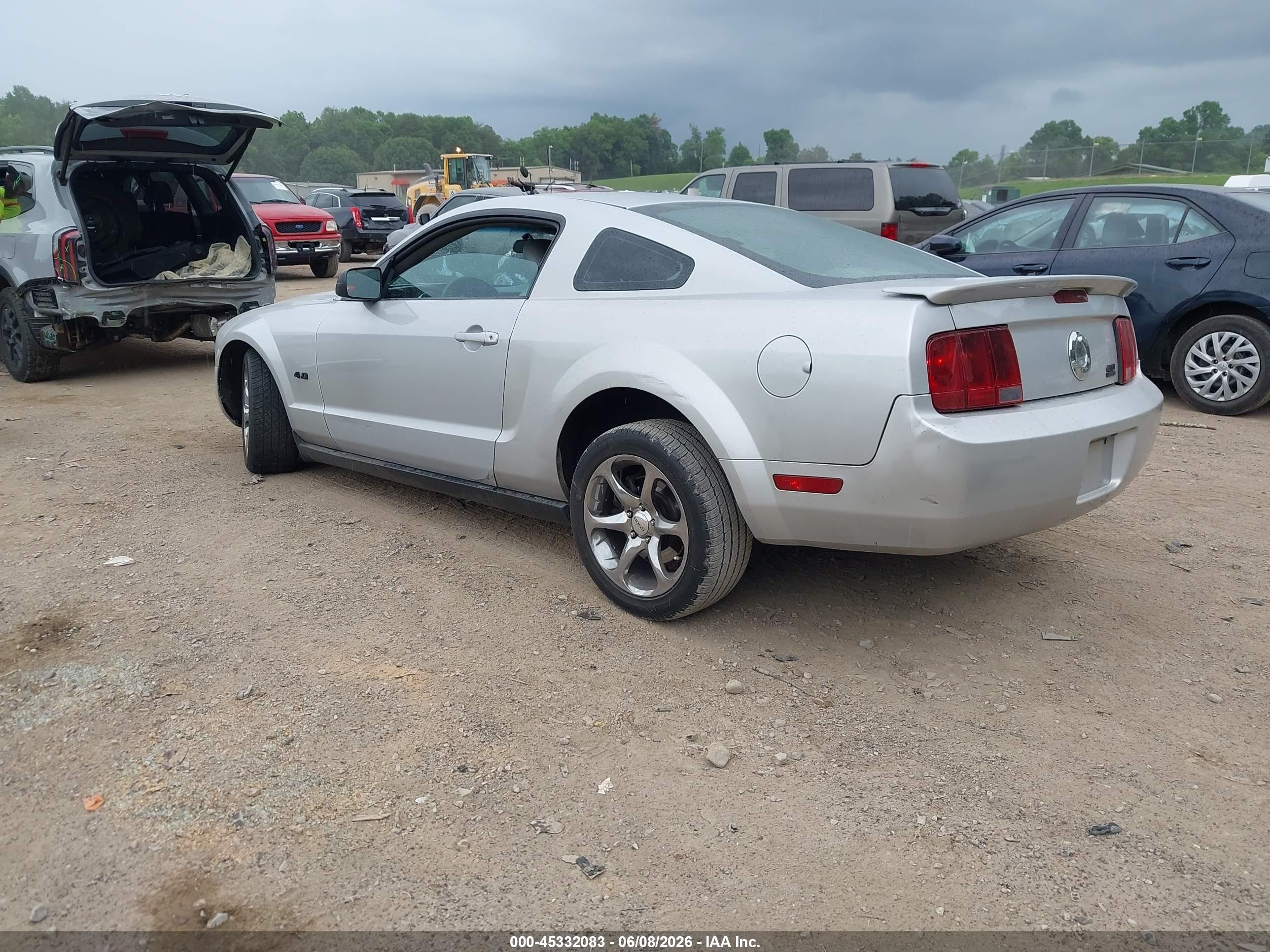 2008 Ford Mustang V6 Deluxe/v6 Premium Silver vin: 1ZVHT80N385208339