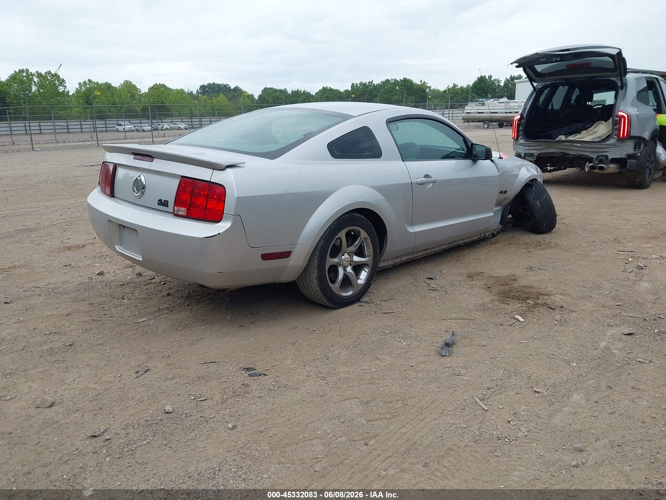 2008 Ford Mustang V6 Deluxe/v6 Premium Silver vin: 1ZVHT80N385208339
