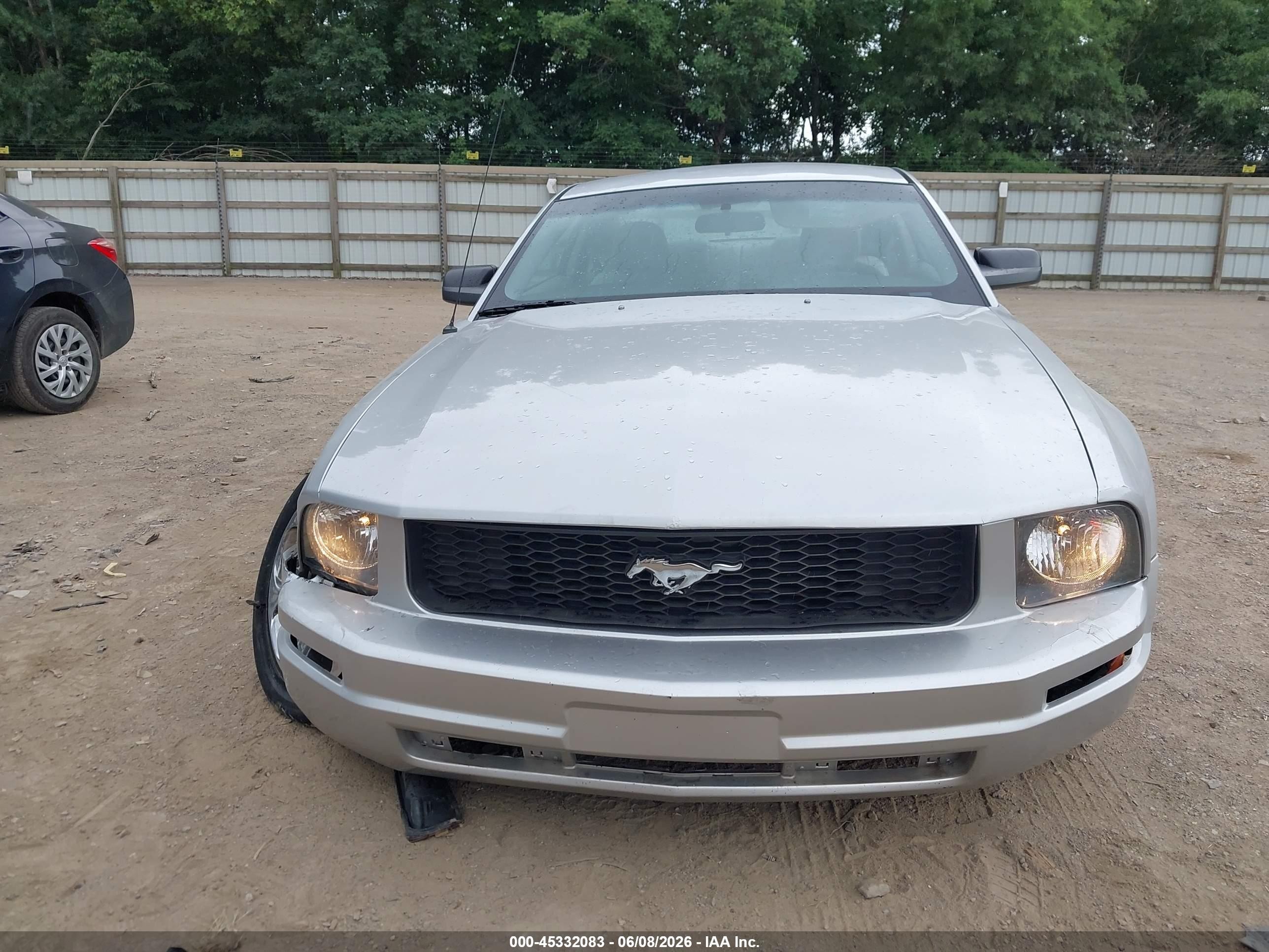 2008 Ford Mustang V6 Deluxe/v6 Premium Silver vin: 1ZVHT80N385208339