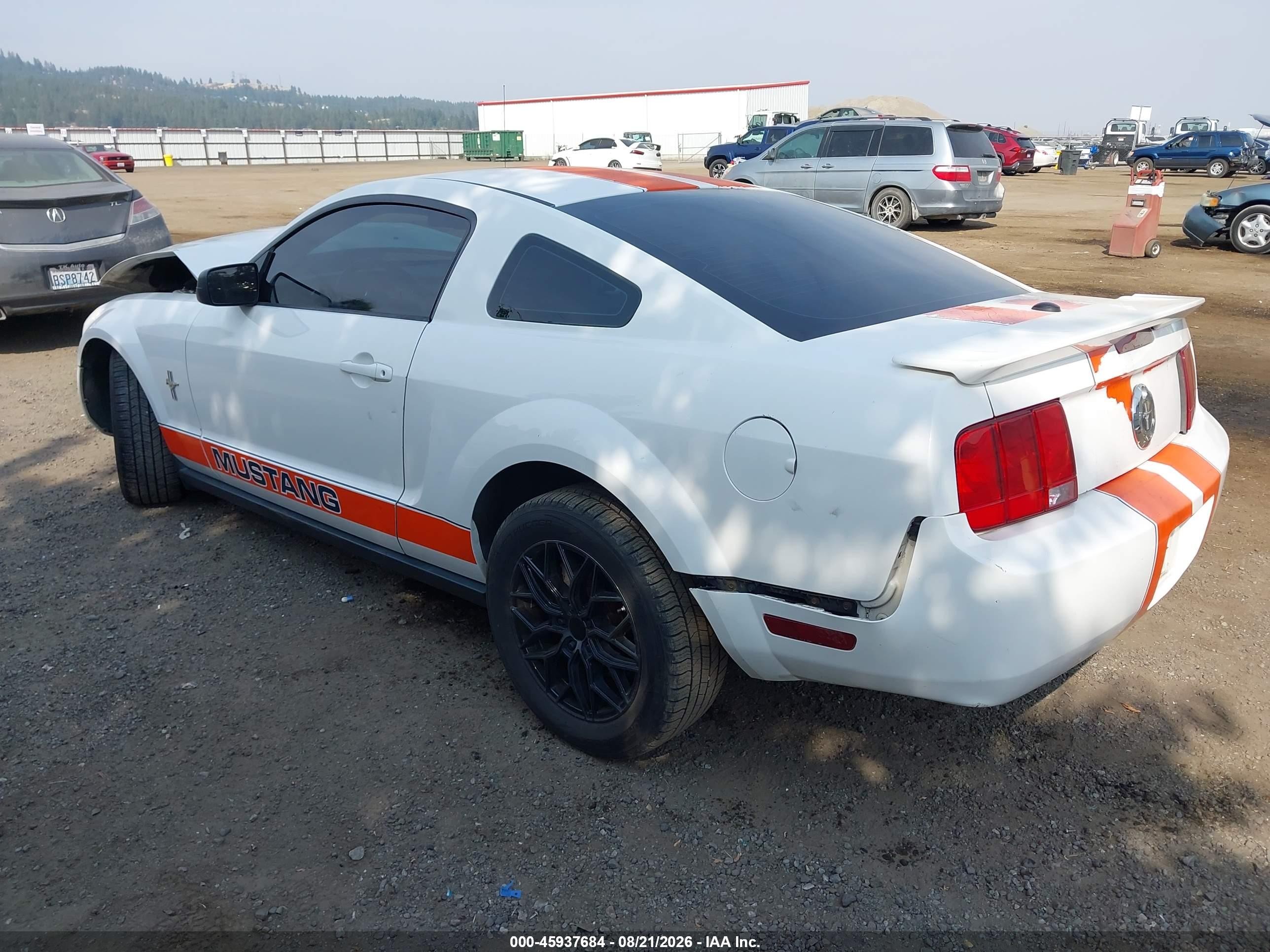 2007 Ford Mustang V6 Deluxe/v6 Premium White vin: 1ZVHT80N475359818