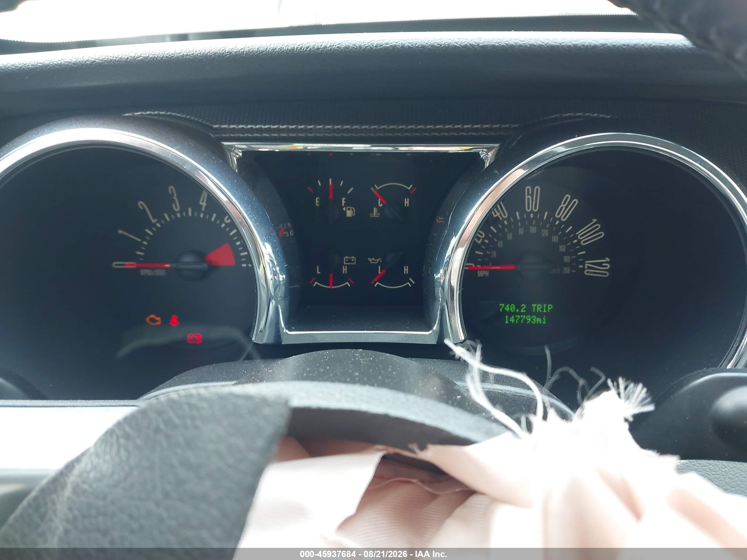 2007 Ford Mustang V6 Deluxe/v6 Premium White vin: 1ZVHT80N475359818