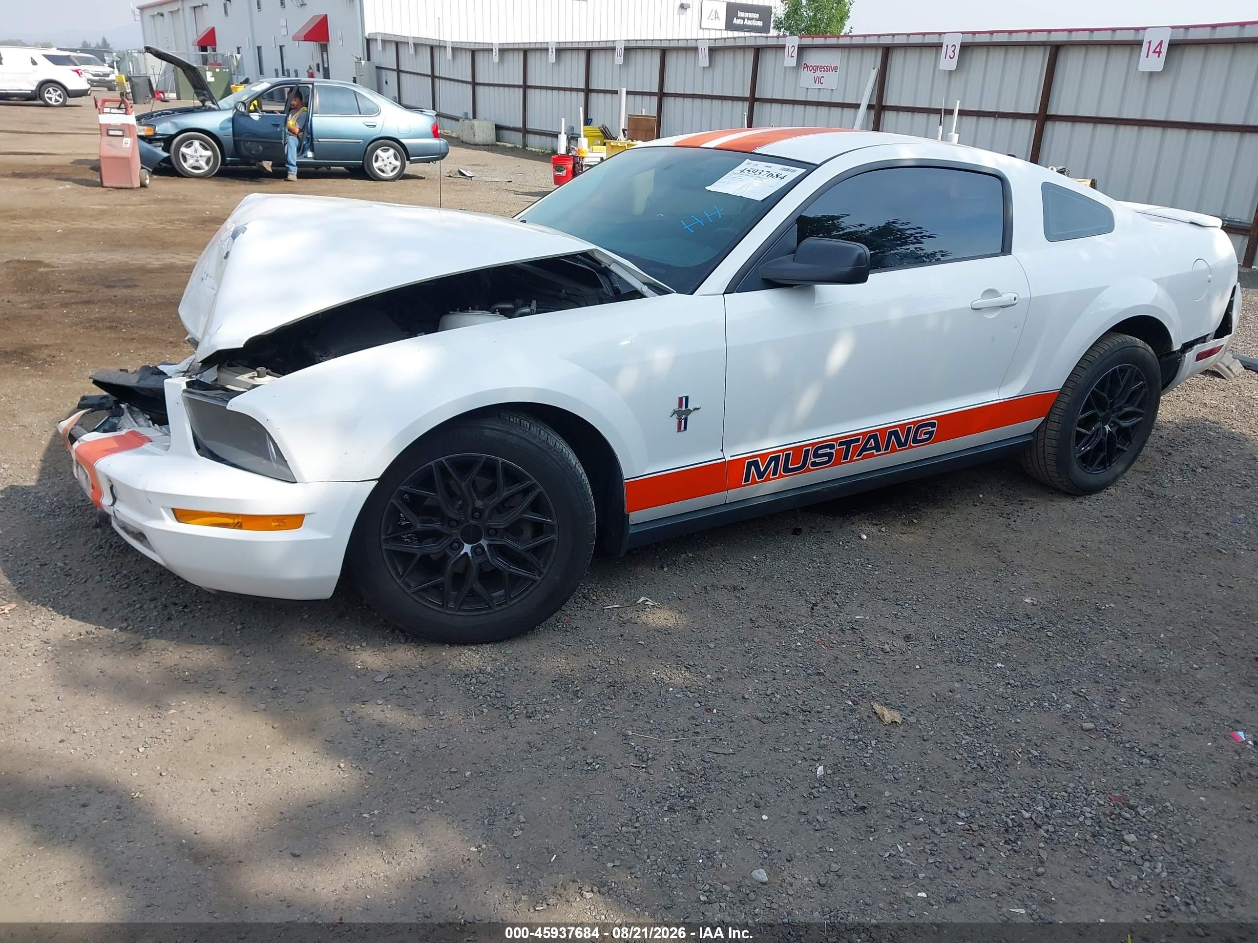 2007 Ford Mustang V6 Deluxe/v6 Premium White vin: 1ZVHT80N475359818