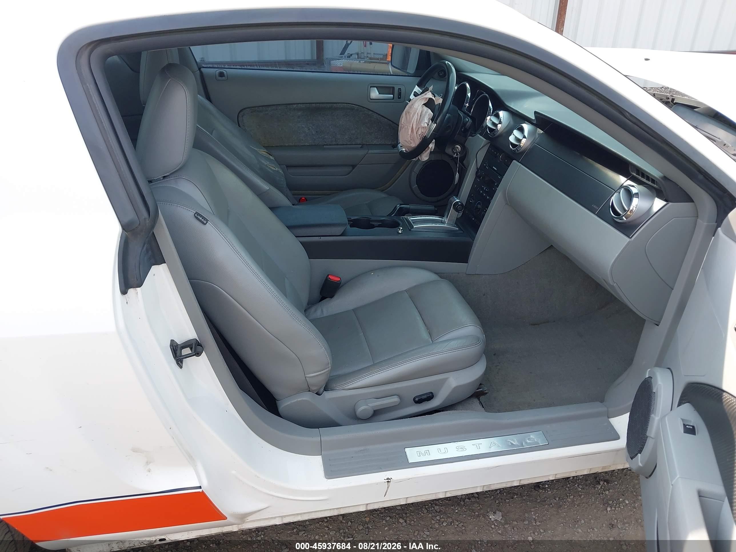 2007 Ford Mustang V6 Deluxe/v6 Premium White vin: 1ZVHT80N475359818