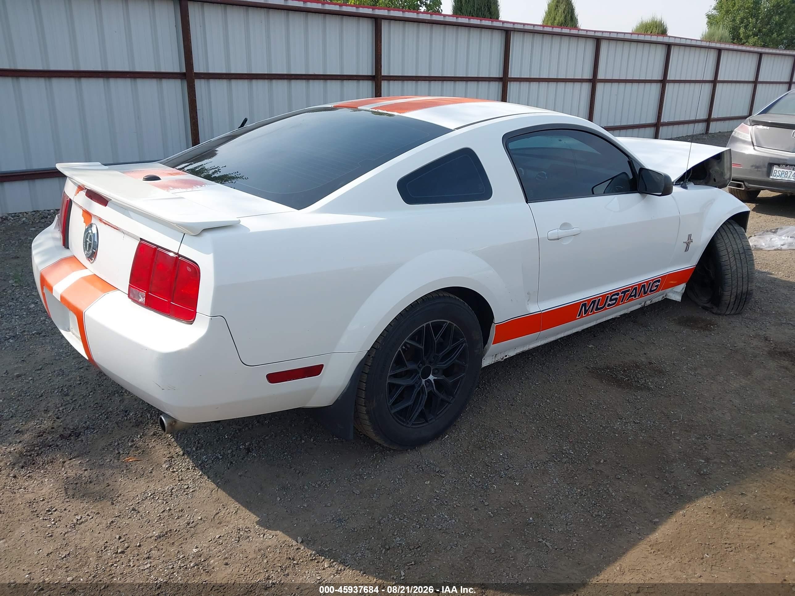 2007 Ford Mustang V6 Deluxe/v6 Premium White vin: 1ZVHT80N475359818