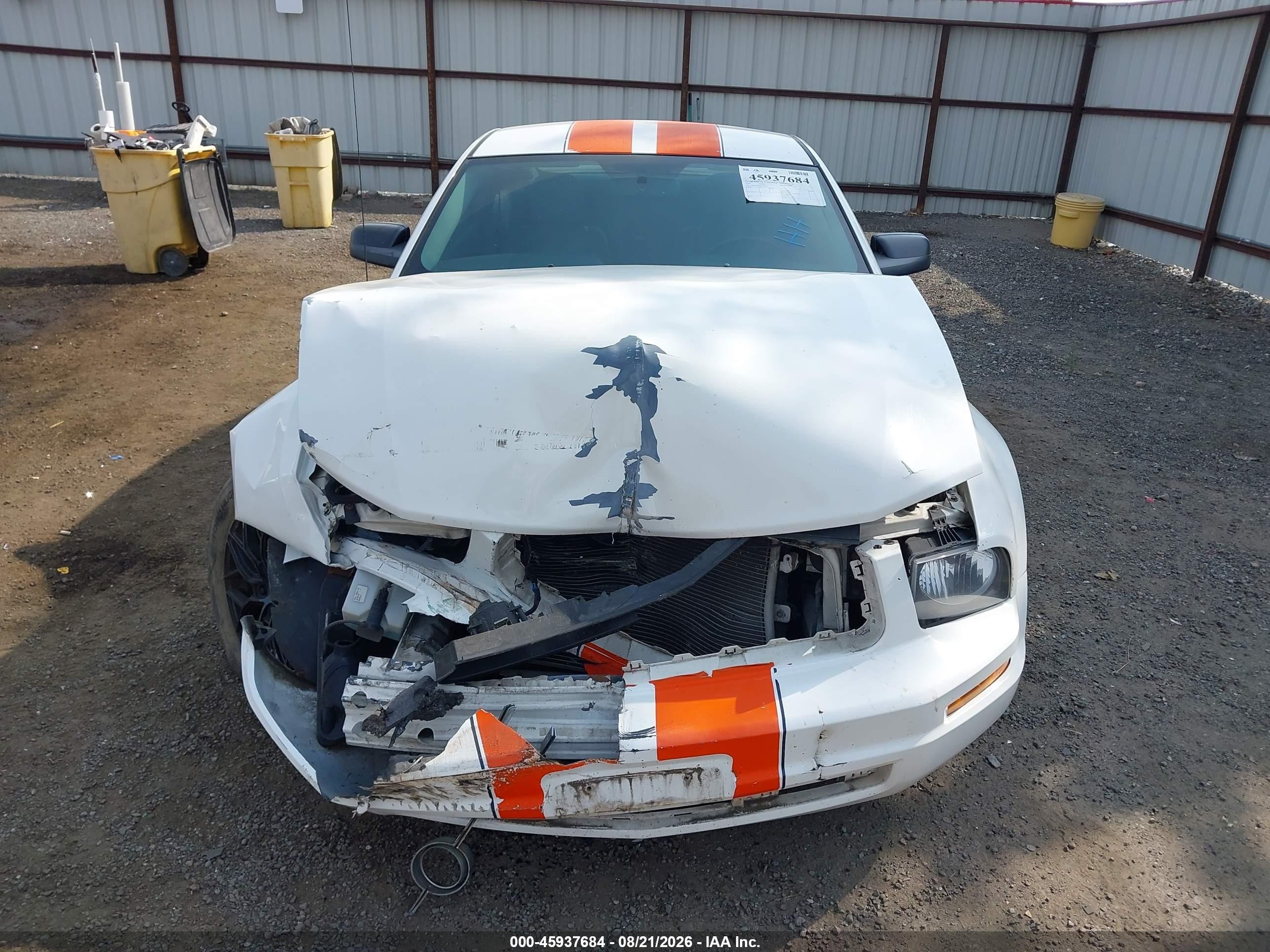 2007 Ford Mustang V6 Deluxe/v6 Premium White vin: 1ZVHT80N475359818