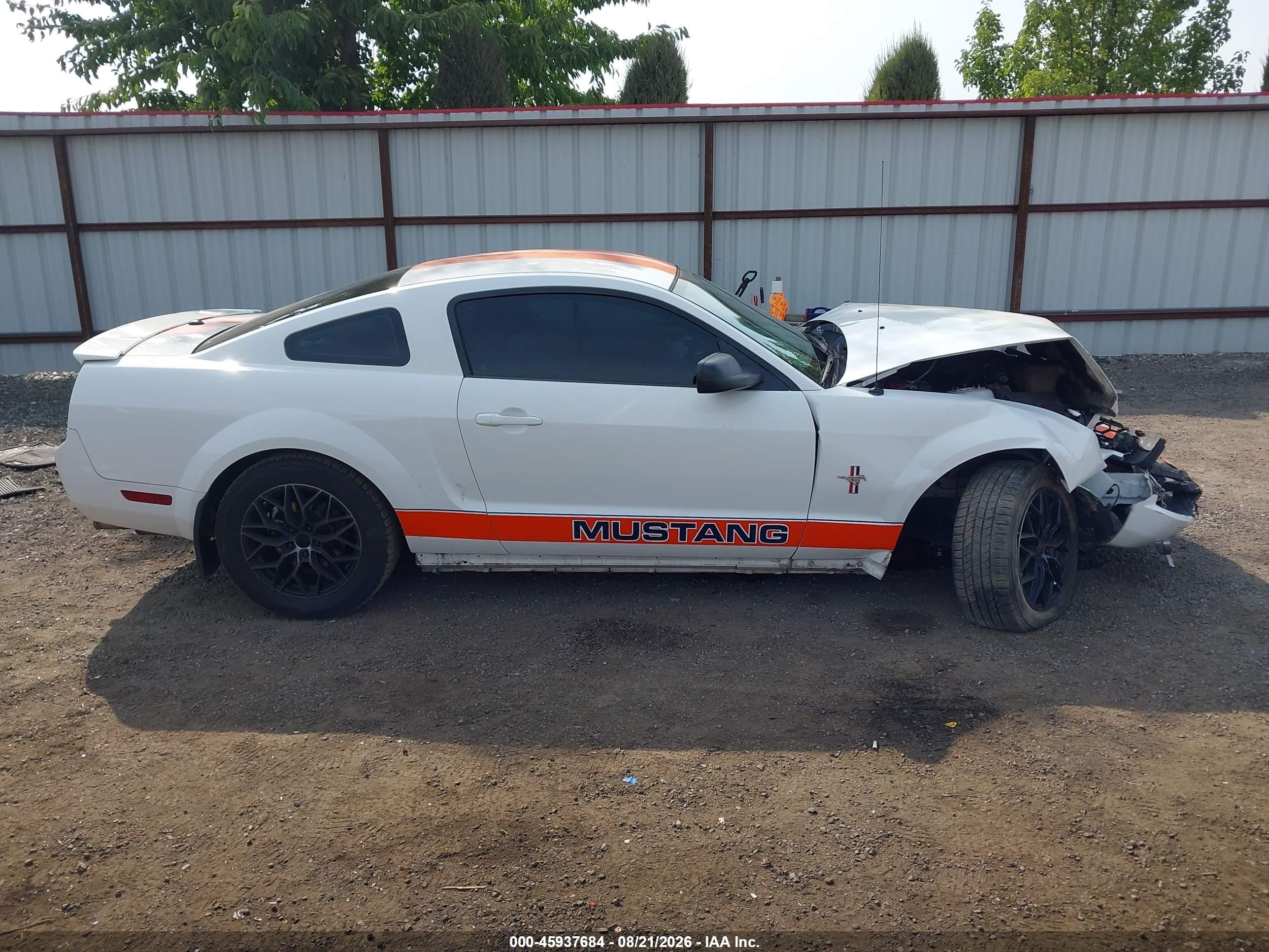 2007 Ford Mustang V6 Deluxe/v6 Premium White vin: 1ZVHT80N475359818
