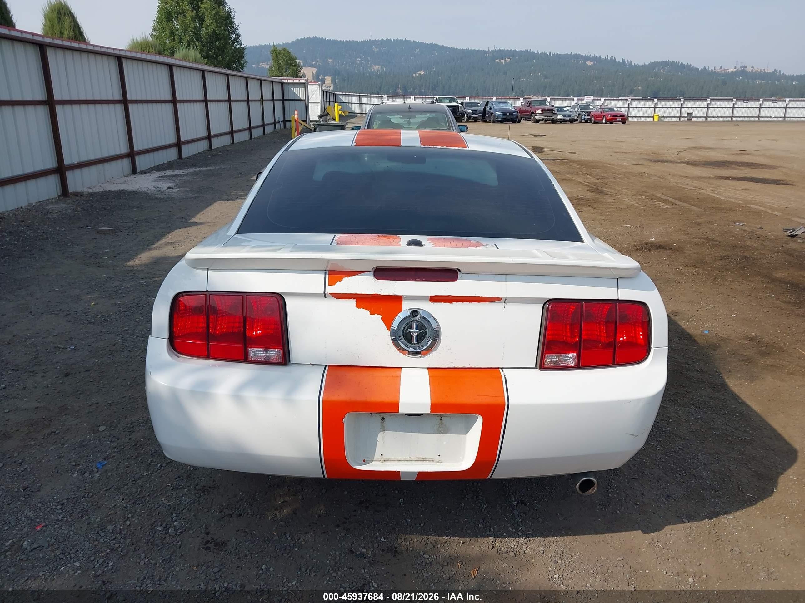 2007 Ford Mustang V6 Deluxe/v6 Premium White vin: 1ZVHT80N475359818