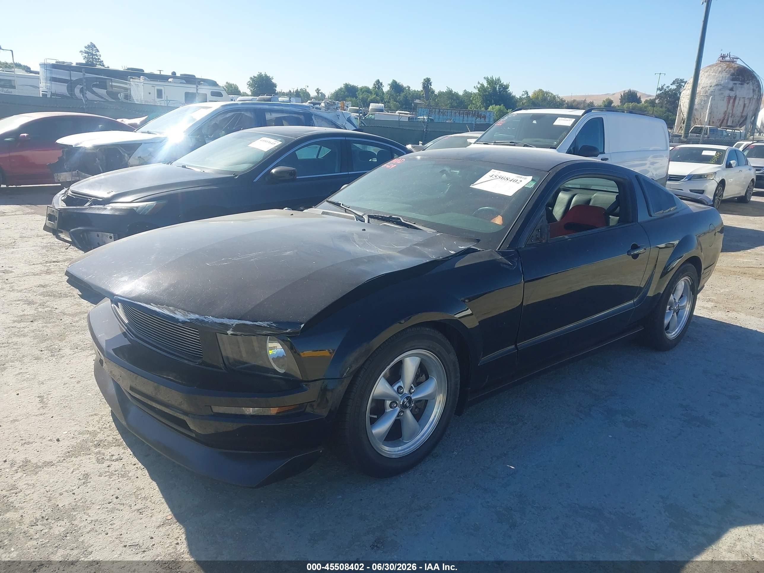 2008 Ford Mustang V6 Deluxe/v6 Premium Черный vin: 1ZVHT80N485161564