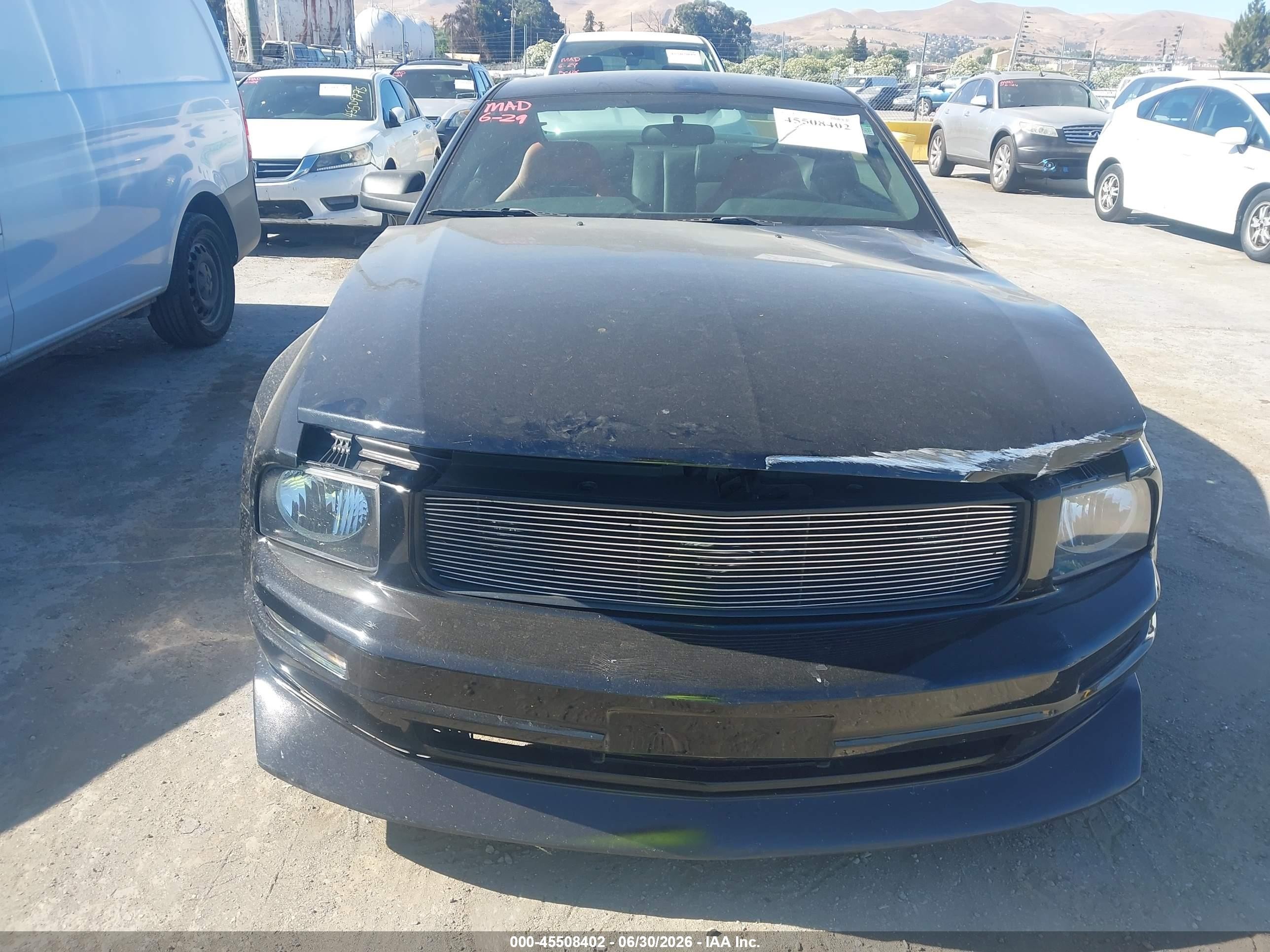 2008 Ford Mustang V6 Deluxe/v6 Premium Черный vin: 1ZVHT80N485161564