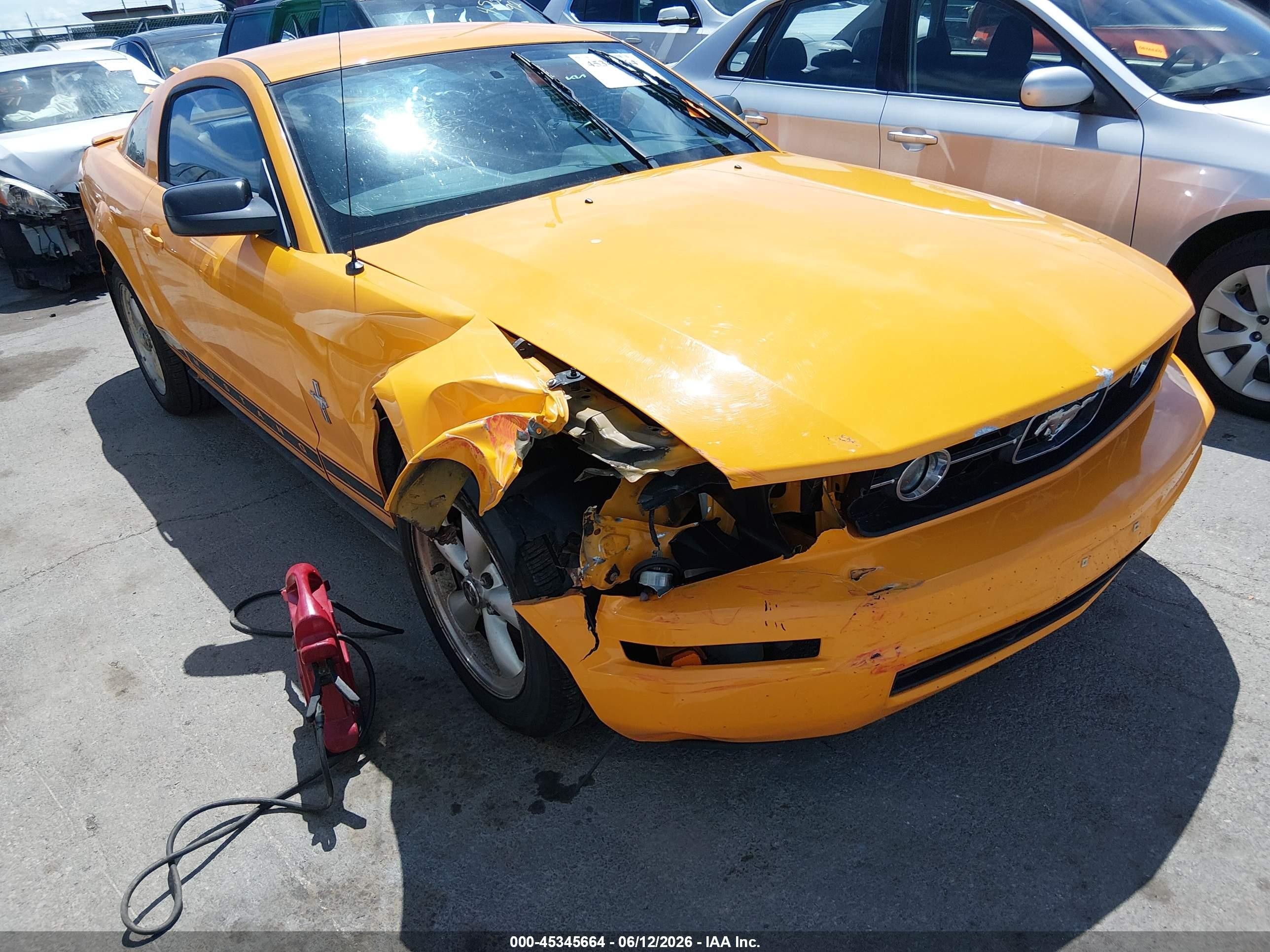 2008 Ford Mustang V6 Deluxe/v6 Premium Orange vin: 1ZVHT80N485166408
