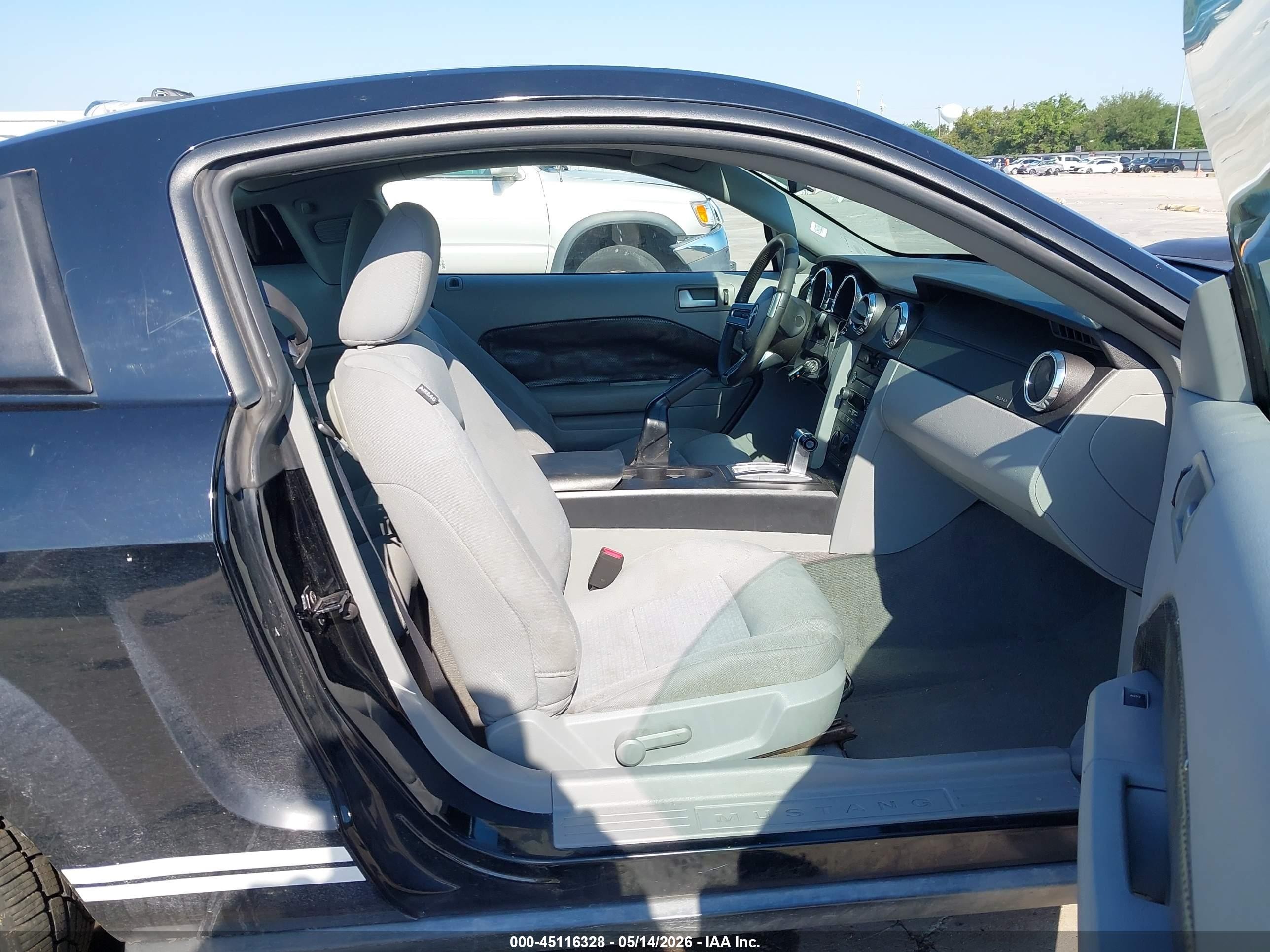 2009 Ford Mustang V6/v6 Premium Черный vin: 1ZVHT80N495115184