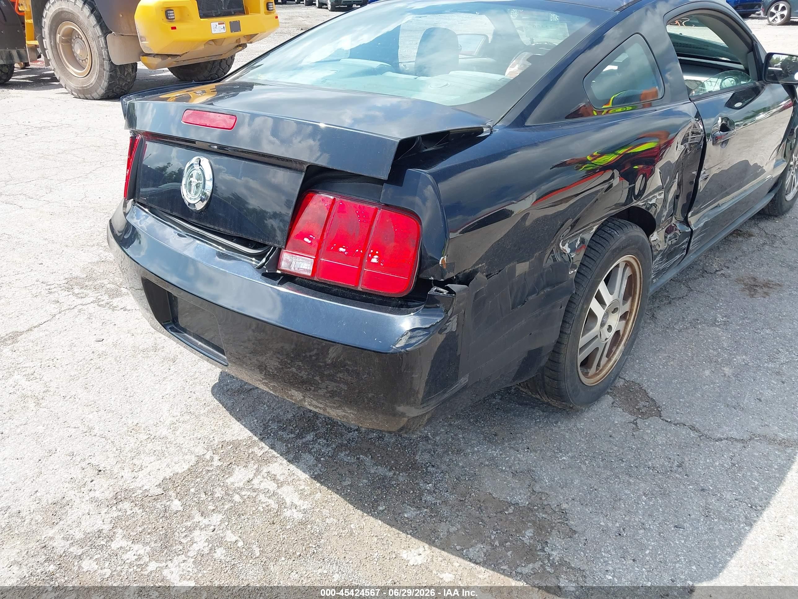 2005 Ford Mustang V6 Deluxe/v6 Premium Black vin: 1ZVHT80N555241726