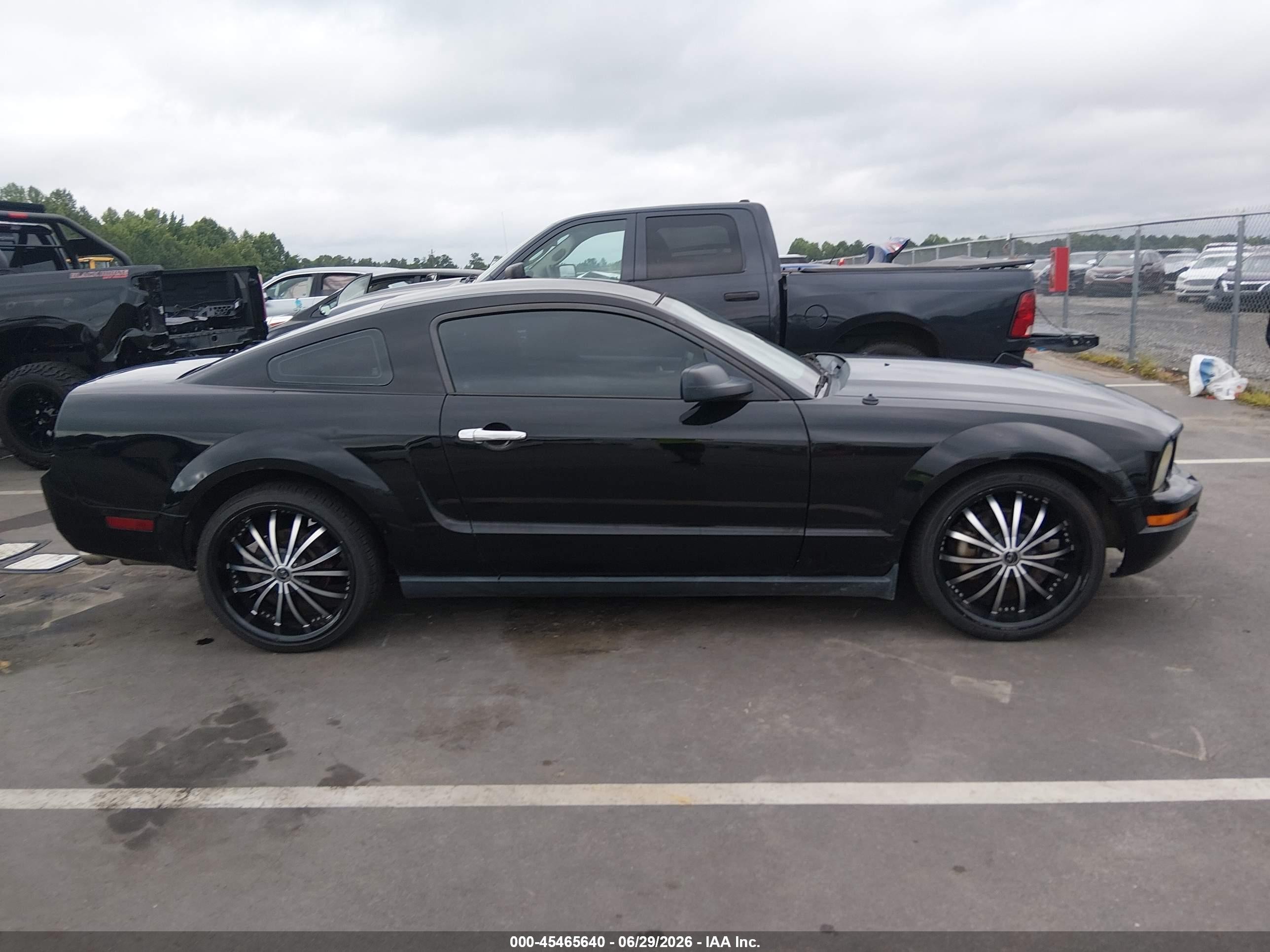 2007 Ford Mustang V6 Deluxe/v6 Premium Black vin: 1ZVHT80N575356460