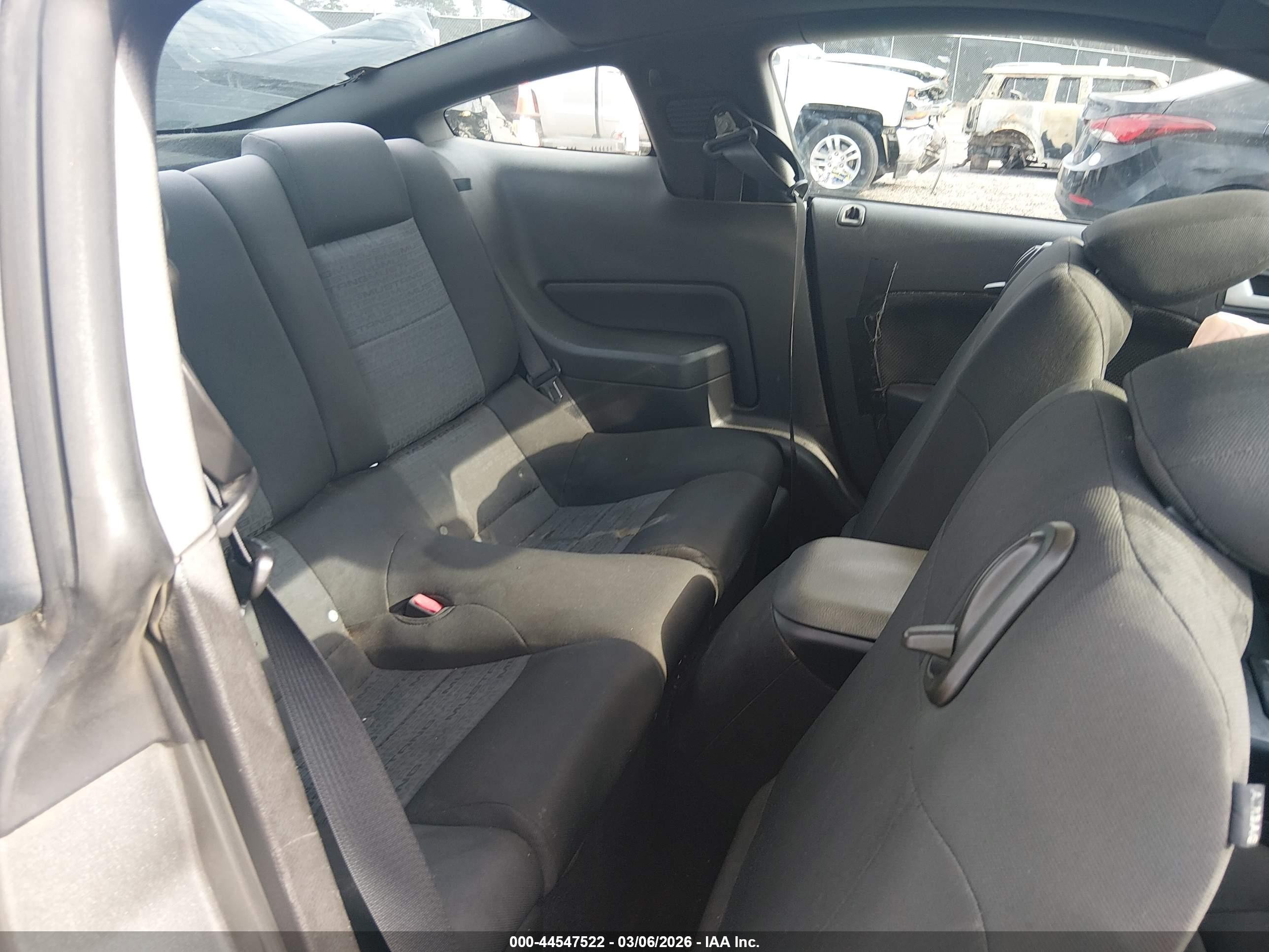 2008 Ford Mustang V6 Deluxe/v6 Premium Серый vin: 1ZVHT80N585115418
