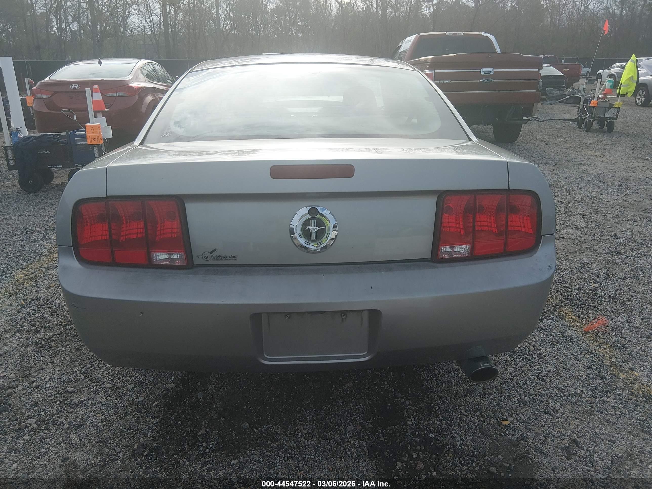 2008 Ford Mustang V6 Deluxe/v6 Premium Серый vin: 1ZVHT80N585115418