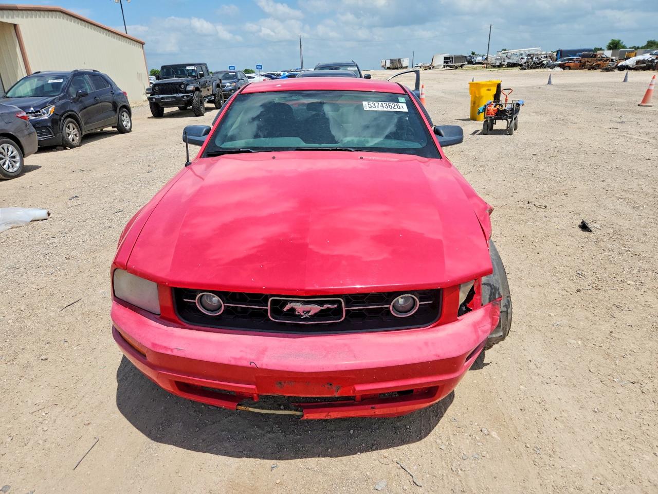2008 Ford Mustang Red vin: 1ZVHT80N585138326