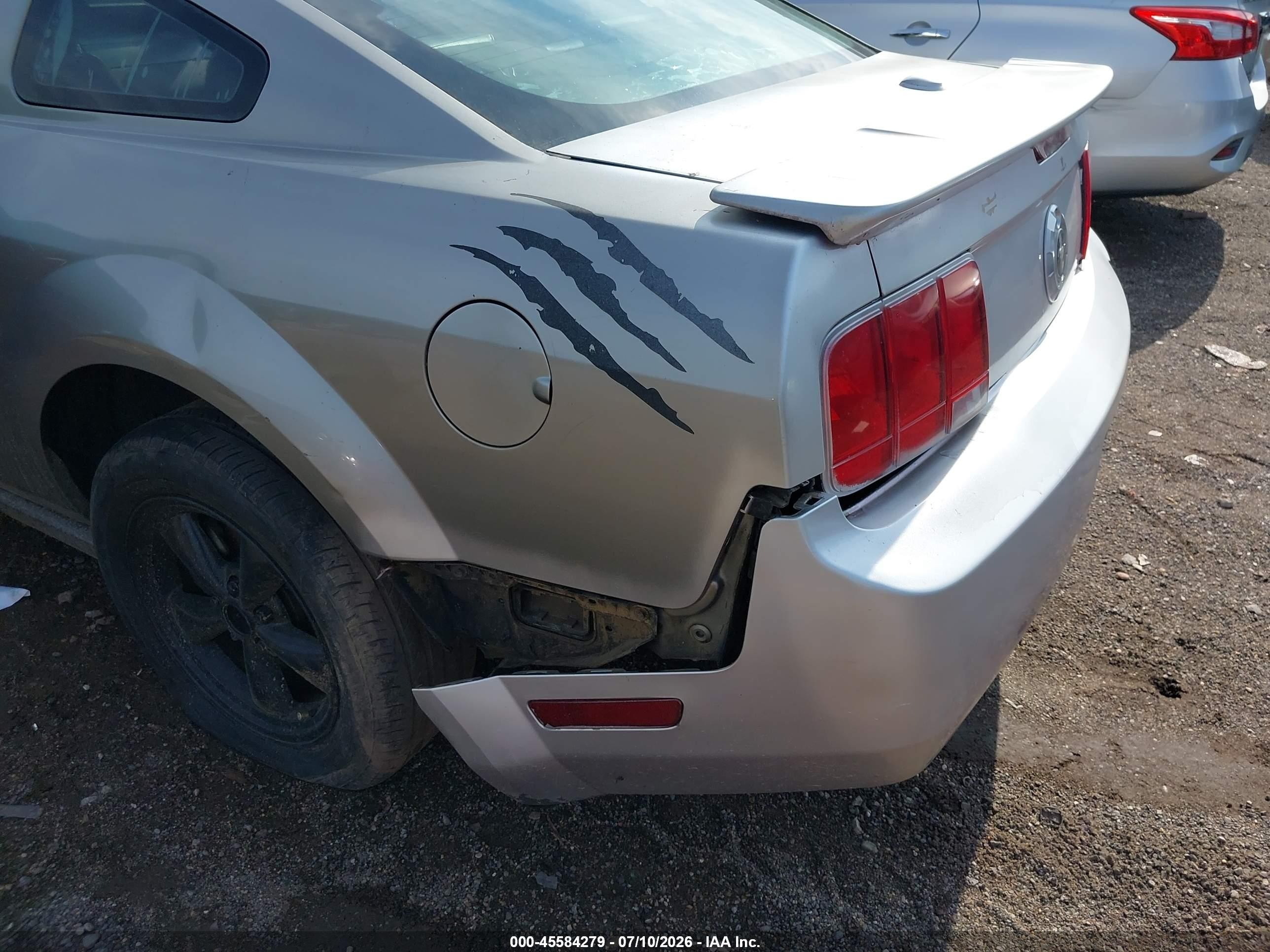 2008 Ford Mustang V6 Deluxe/v6 Premium Silver vin: 1ZVHT80N585155014