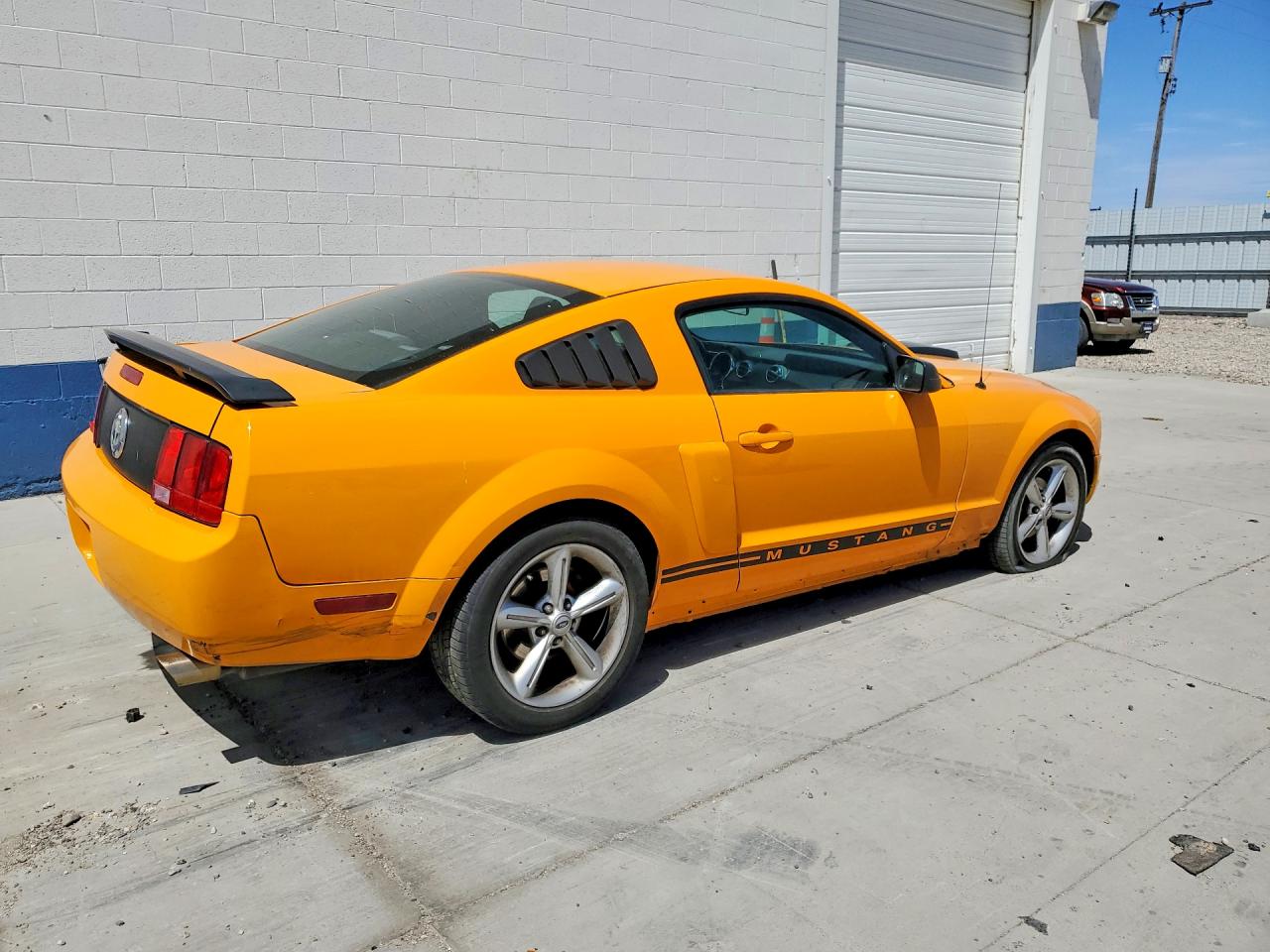 2008 Ford Mustang Orange vin: 1ZVHT80N585196288