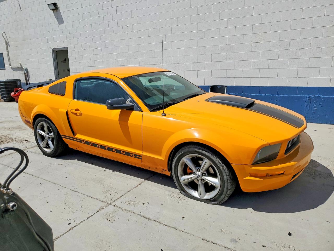 2008 Ford Mustang Orange vin: 1ZVHT80N585196288