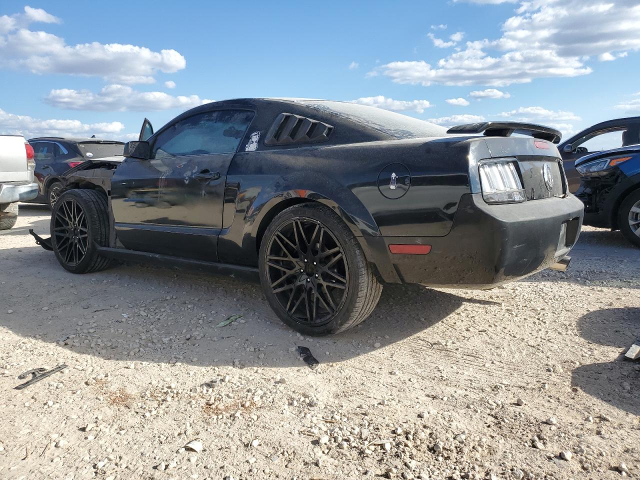 2009 Ford Mustang Черный vin: 1ZVHT80N595135623