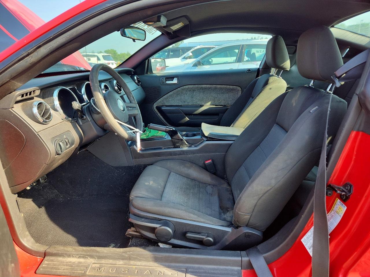 2009 Ford Mustang Red vin: 1ZVHT80N595141714