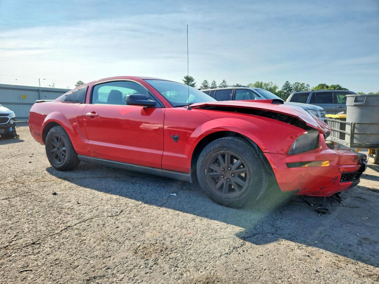 2009 Ford Mustang Red vin: 1ZVHT80N595141714