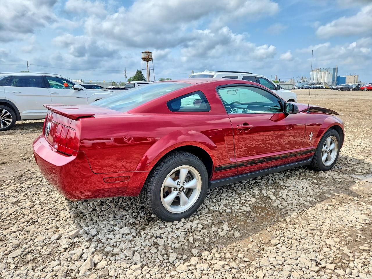 2007 Ford Mustang Red vin: 1ZVHT80N675335181