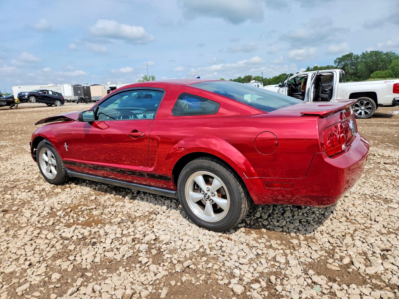2007 Ford Mustang Red vin: 1ZVHT80N675335181