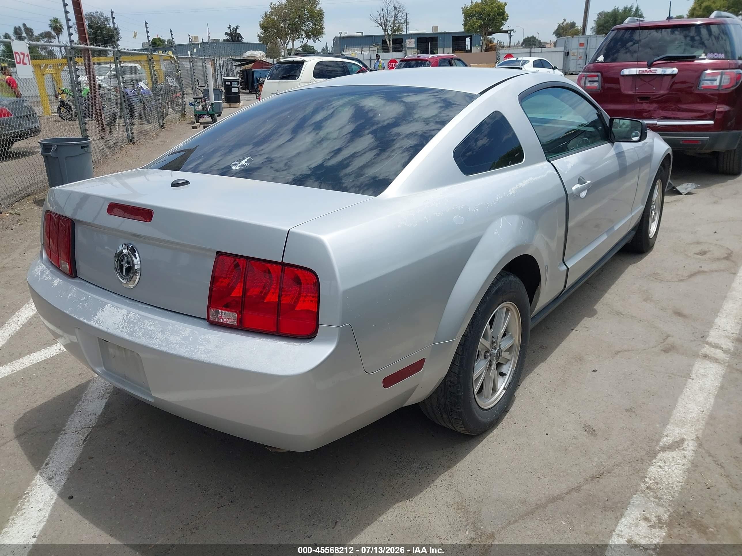 2008 Ford Mustang V6 Deluxe/v6 Premium Silver vin: 1ZVHT80N685103441