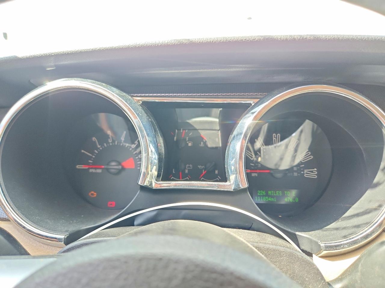 2008 Ford Mustang White vin: 1ZVHT80N685130851