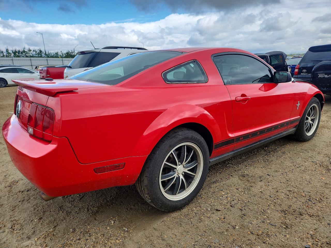 2008 Ford Mustang Красный vin: 1ZVHT80N685148010