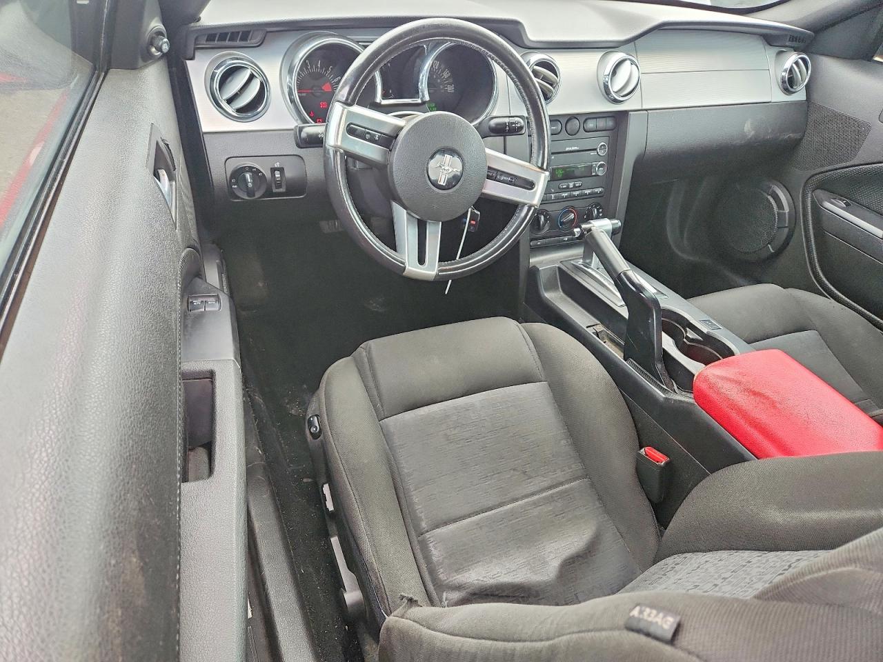 2008 Ford Mustang Красный vin: 1ZVHT80N685148010