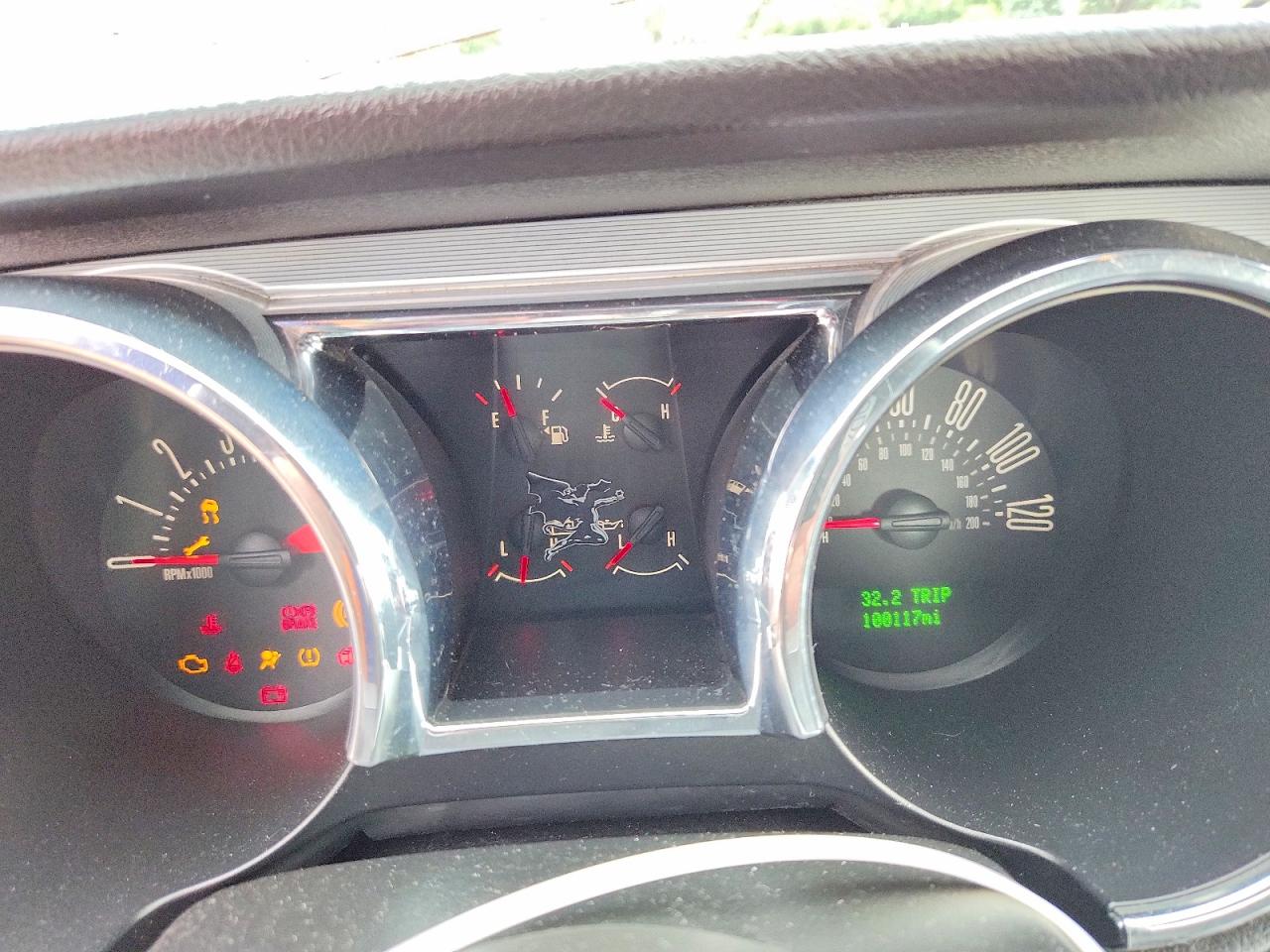 2008 Ford Mustang Red vin: 1ZVHT80N685178351